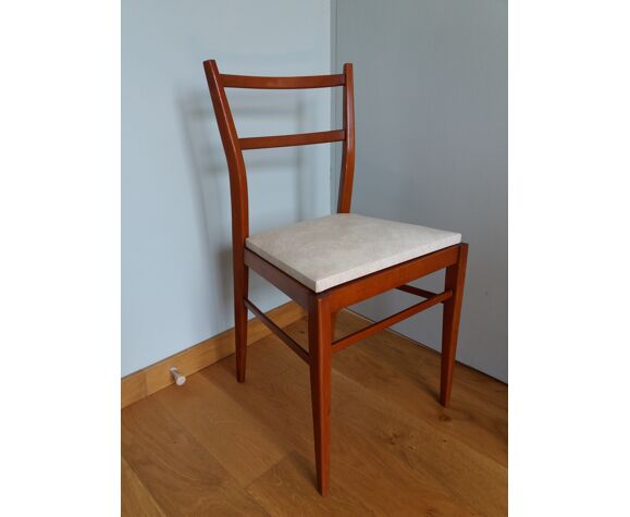 Chaise scandinave bois couleur acajou et skaï blanc | Selency