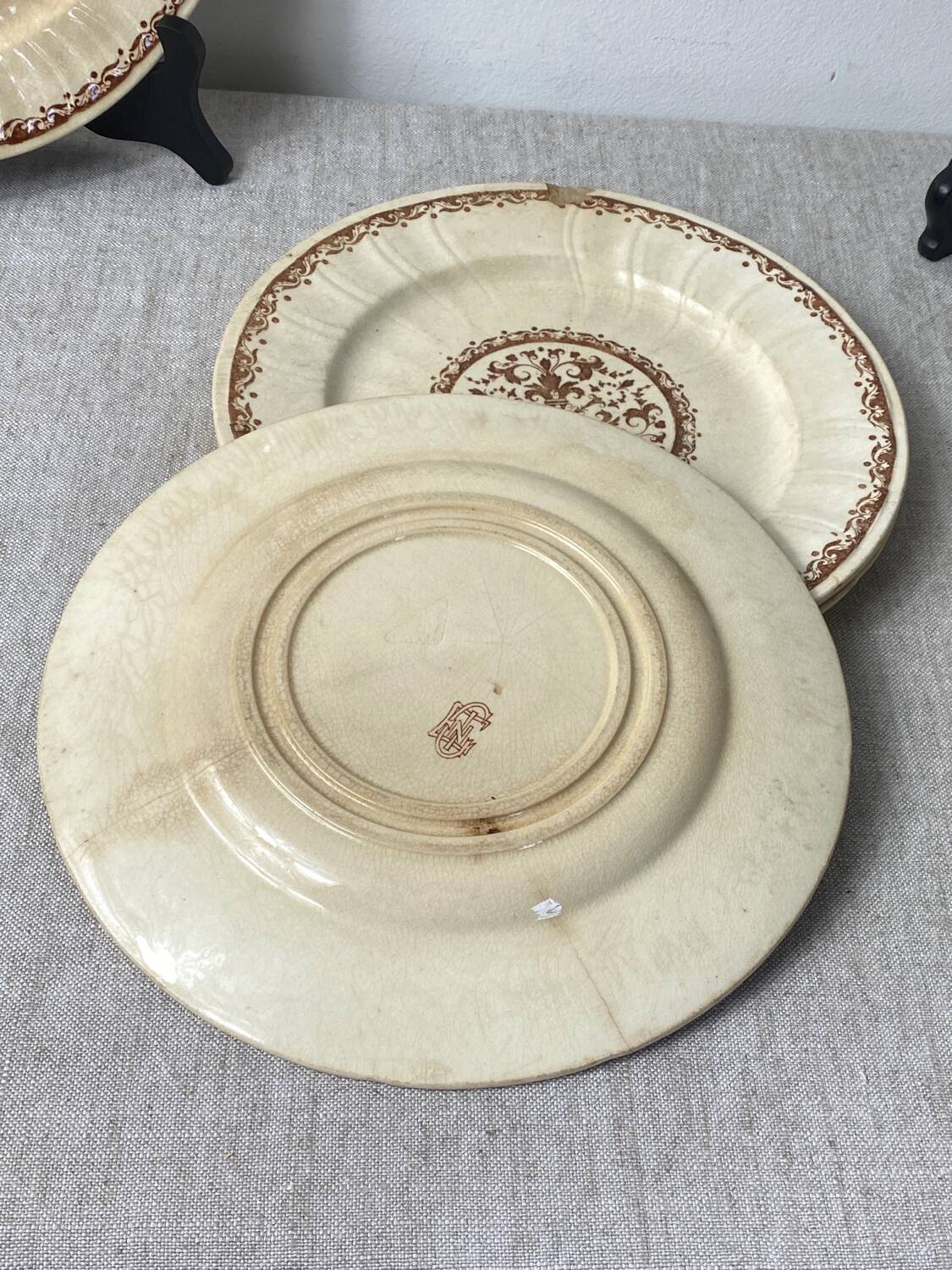 6 Gien ironstone plates