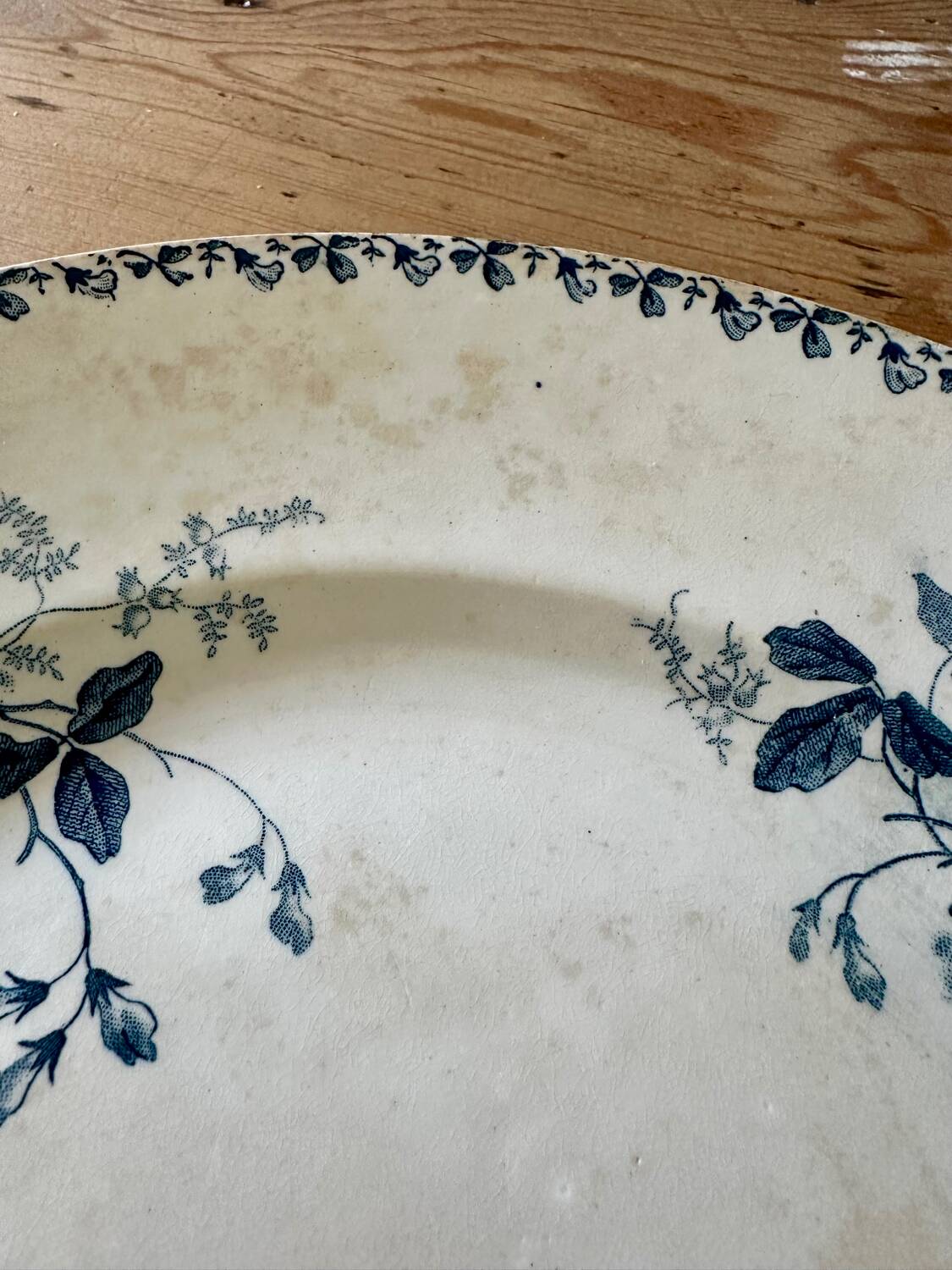 Round dish Saint Amand and Hamage Nord, Acacia model