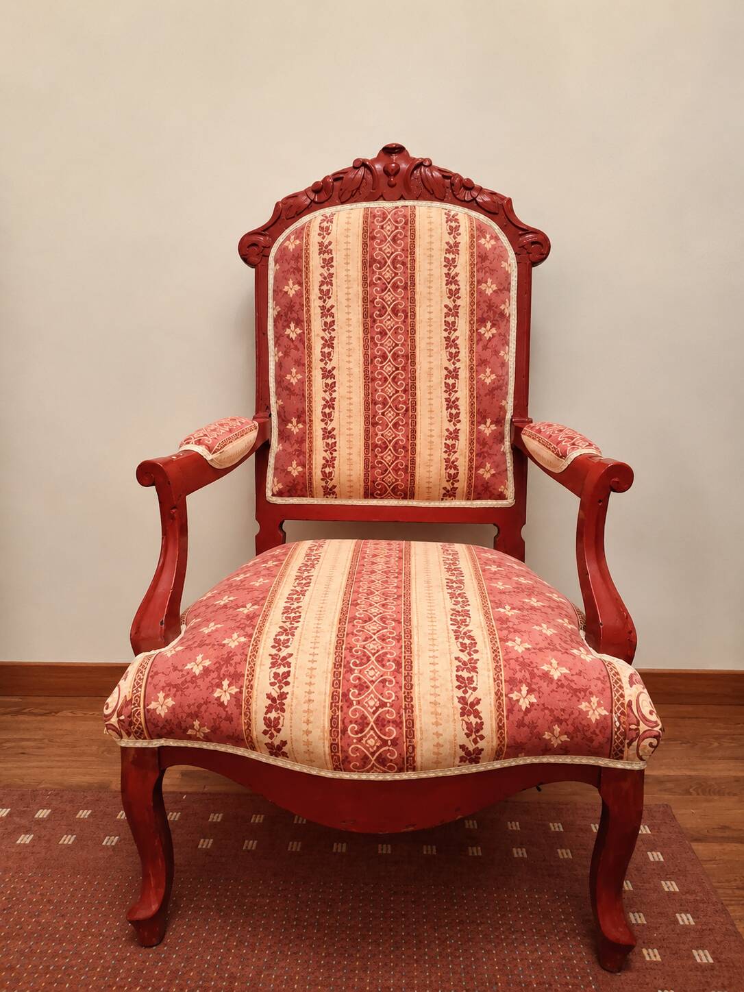 Isabelin salon, fully restored, Louis XV style.