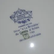 Fine Limoges porcelain dessert service: dish and 12 plates.