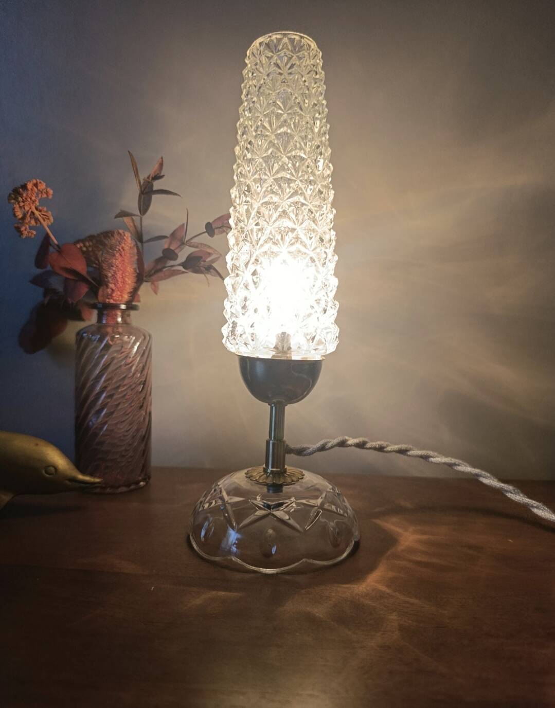 Retro chic bedside lamp with a diamond tip.