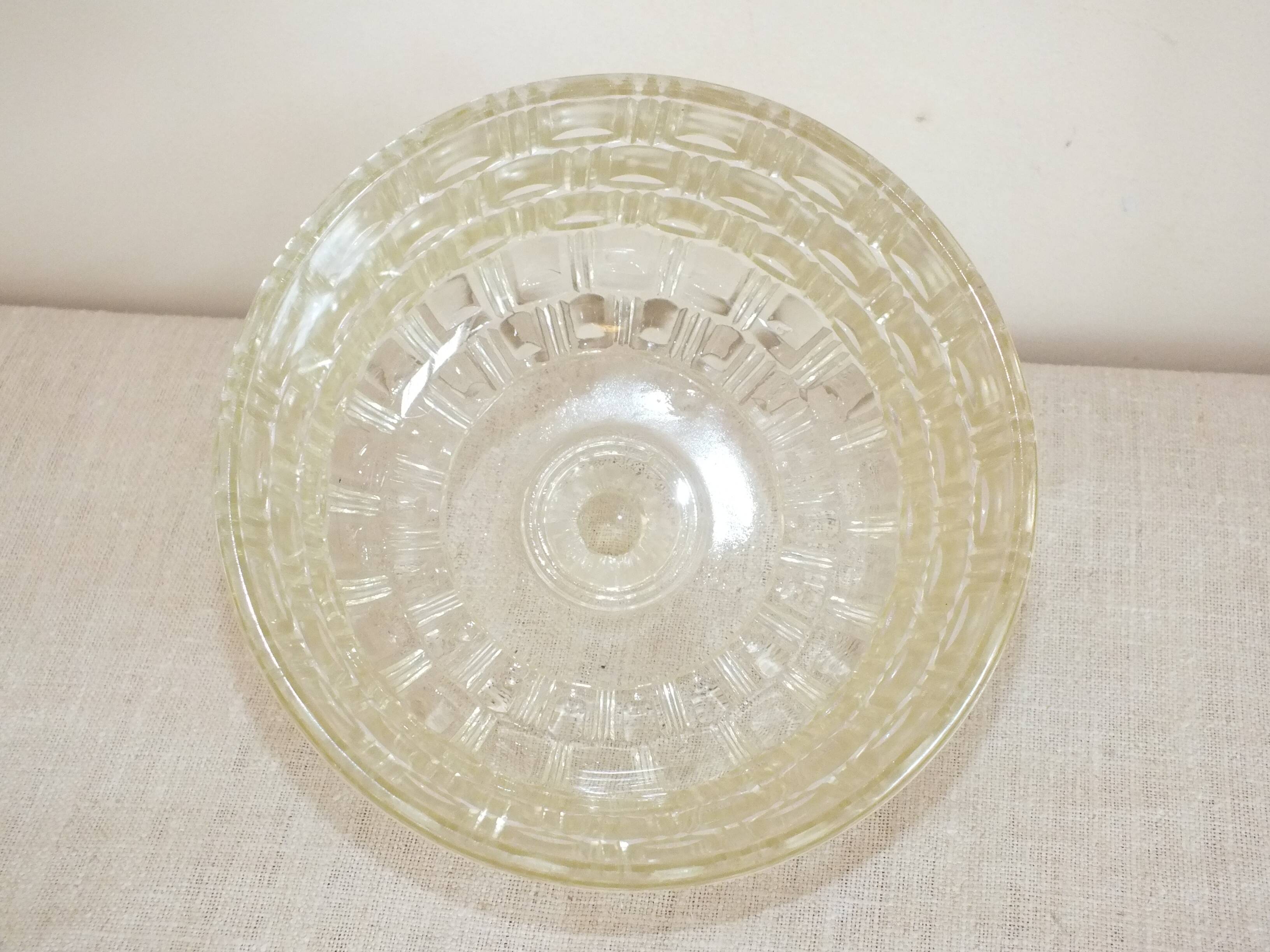 Butter or cheese bell in molded glass and wooden tray