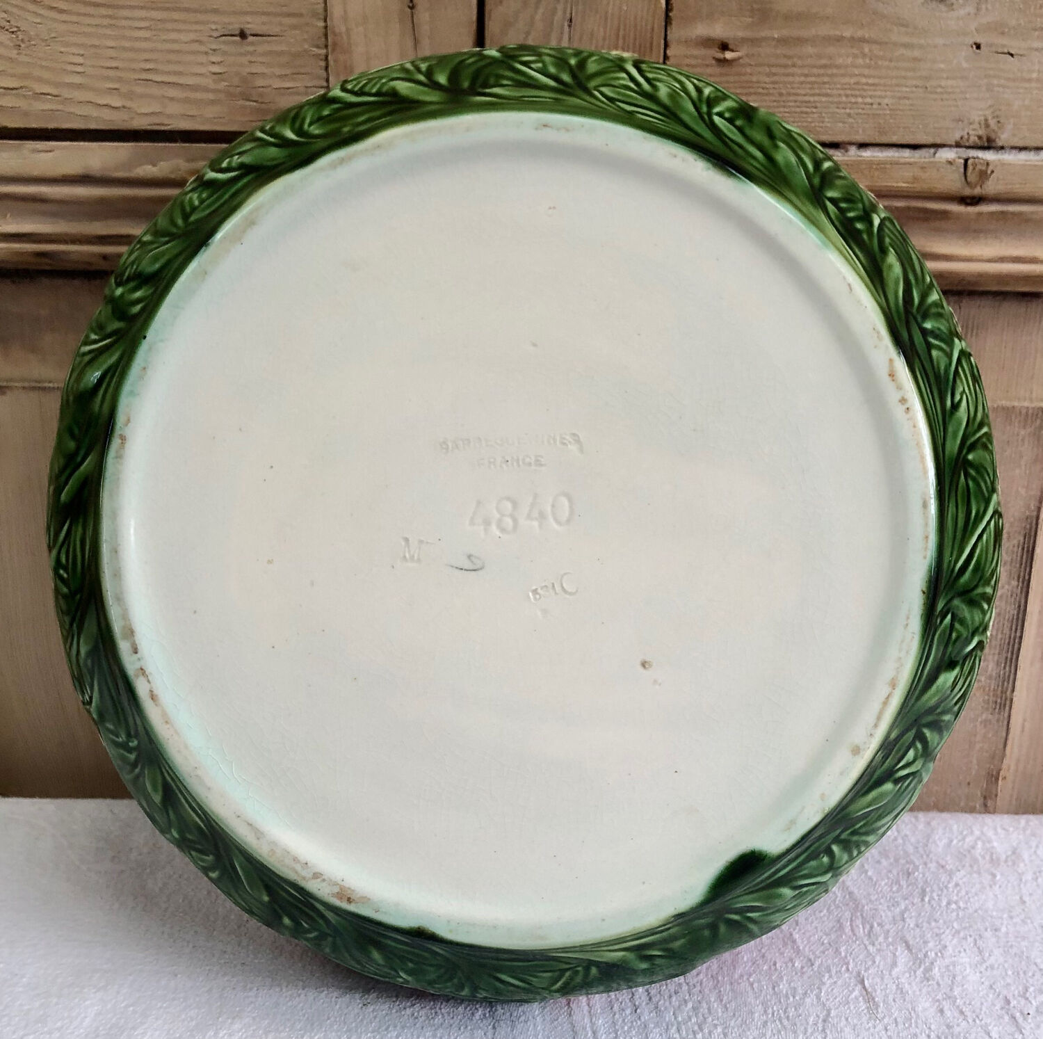 Salad bowl fruit bowl with carnations slurry Sarreguemines XIX