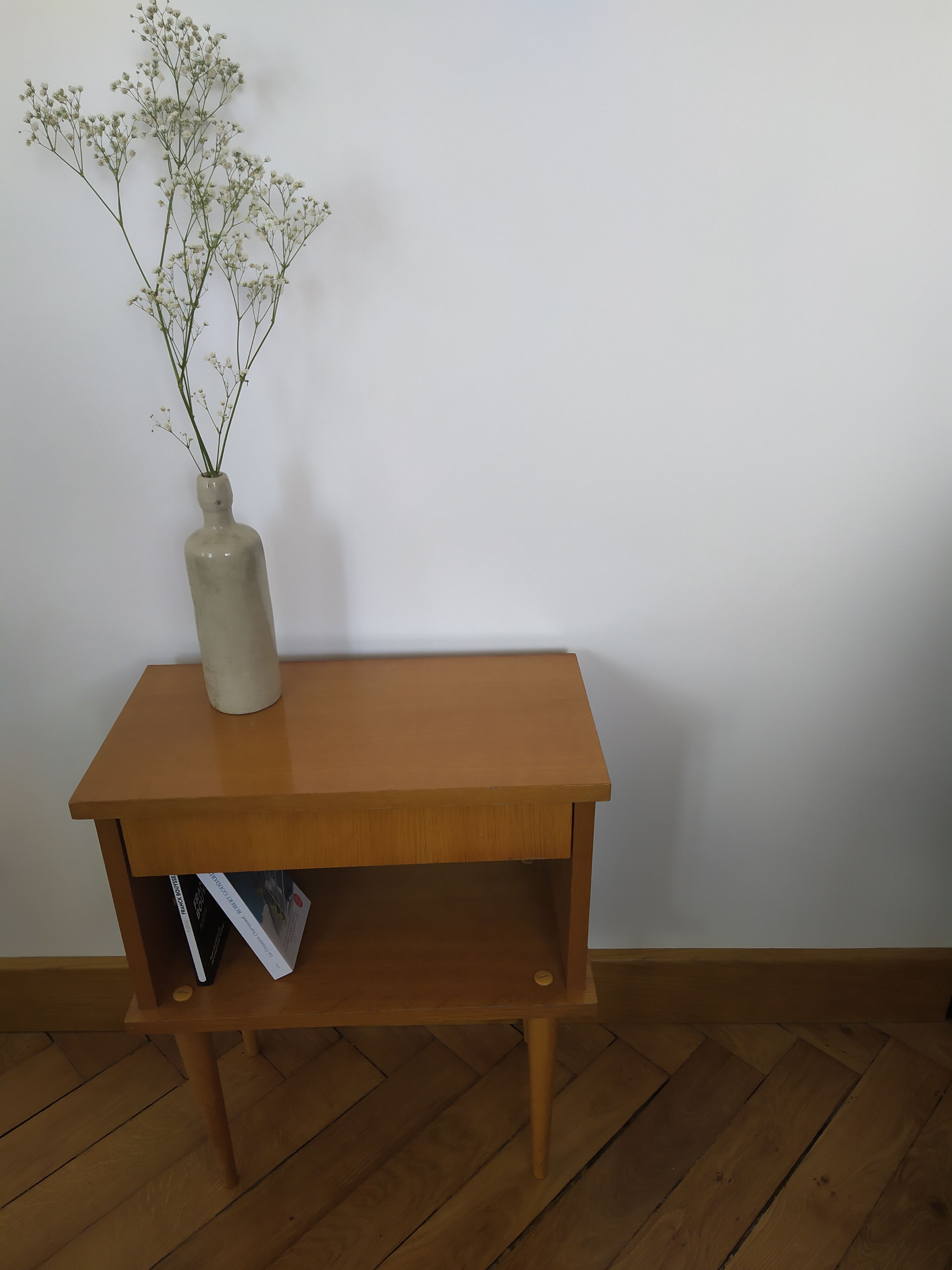 Bedside table feet pencils