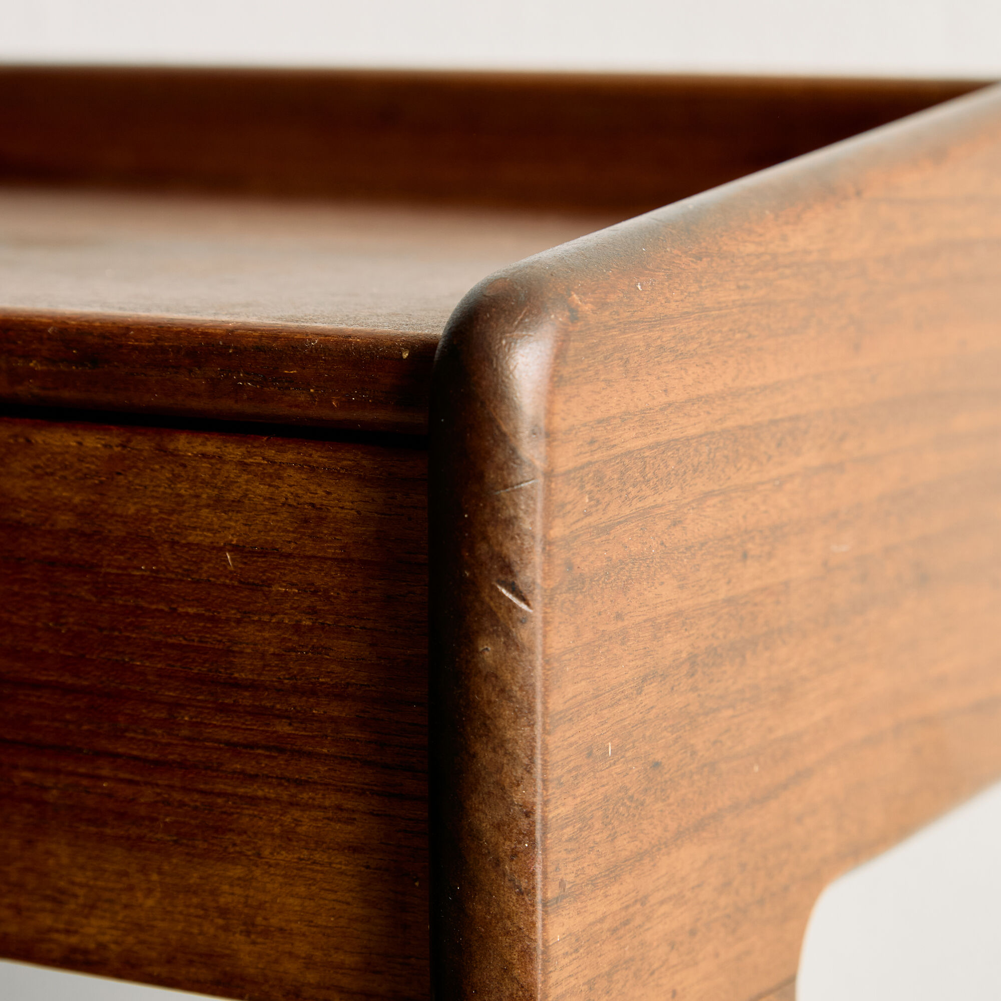 Floating bedside table in teak by Sigfred Omann for Ølholm Møbelfabrik