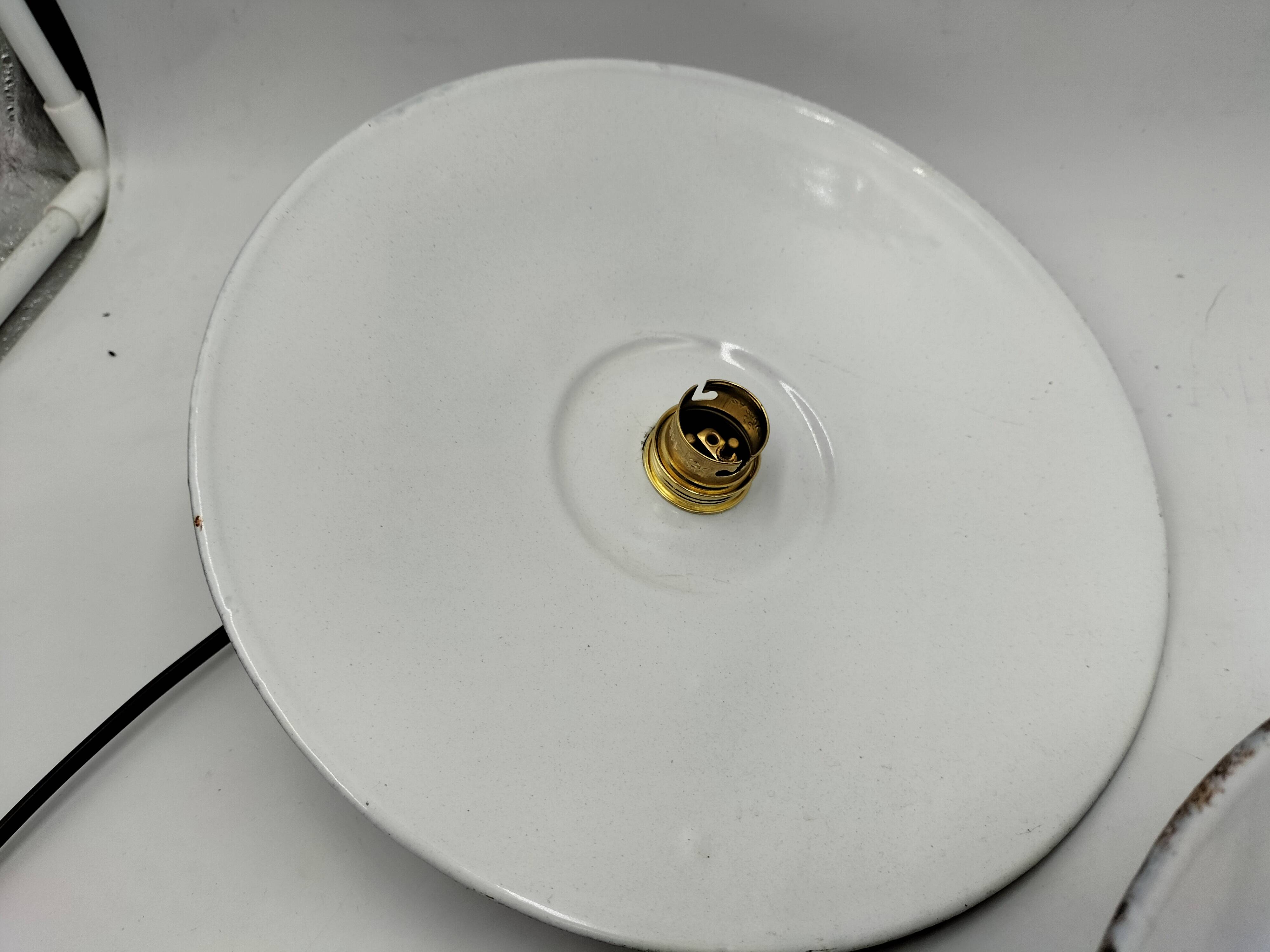 Enamelled sheet metal suspensions