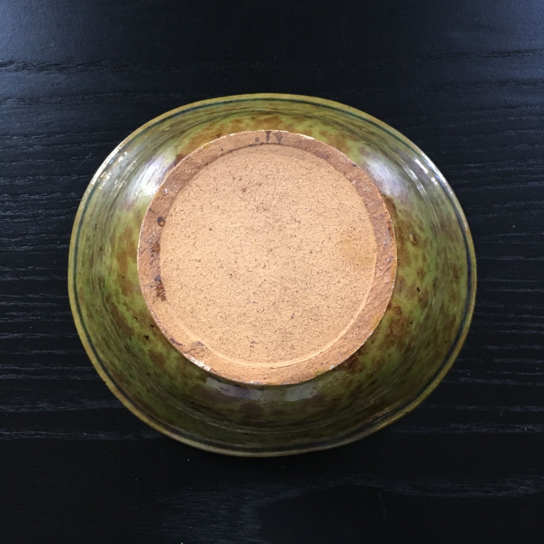 Yellow and green speckled sandstone cut