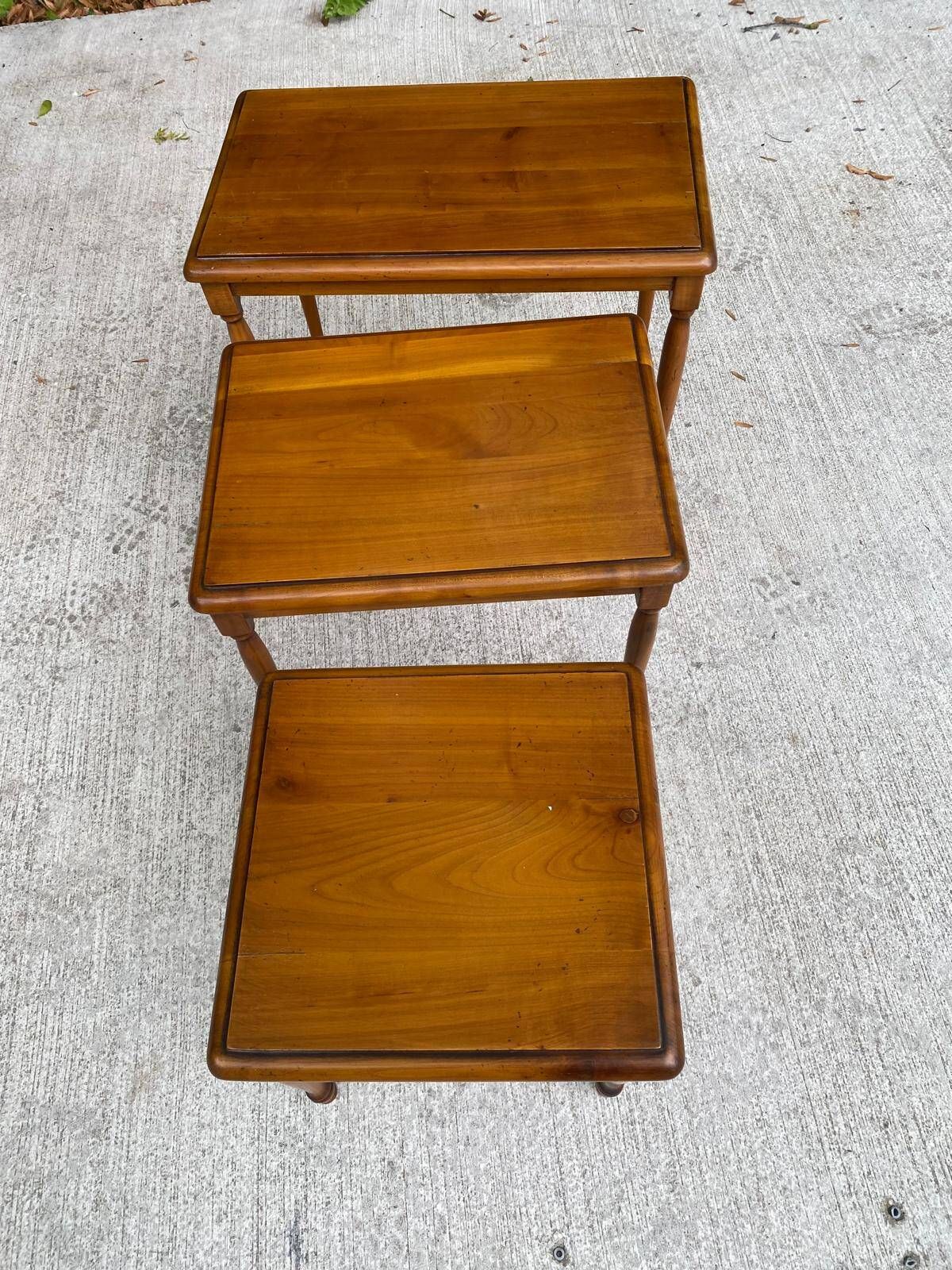 Set of 3 Nesting Tables in Solid Cherry Wood NF Furniture Loui