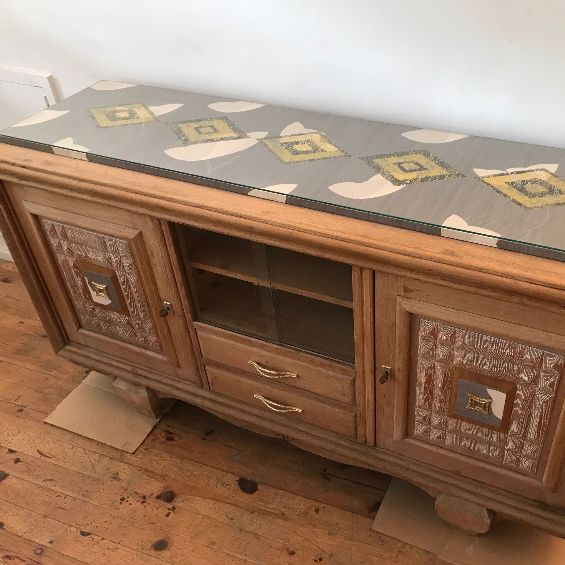 Buffet from the 1940s-50s inspired by Art Deco