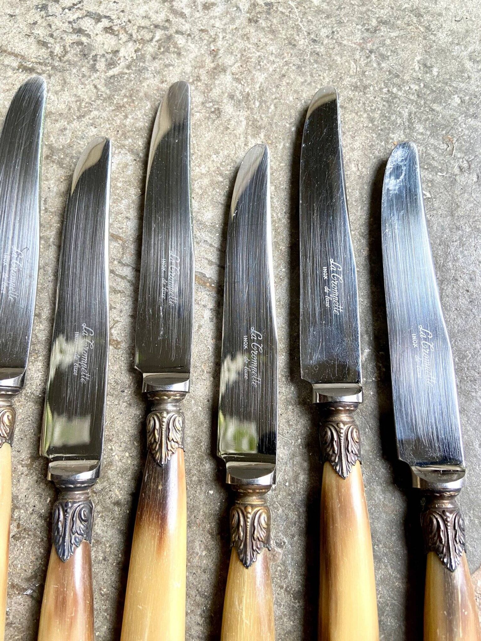 6 La Trompette knives in beige and stainless steel horn