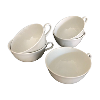 5 white cups