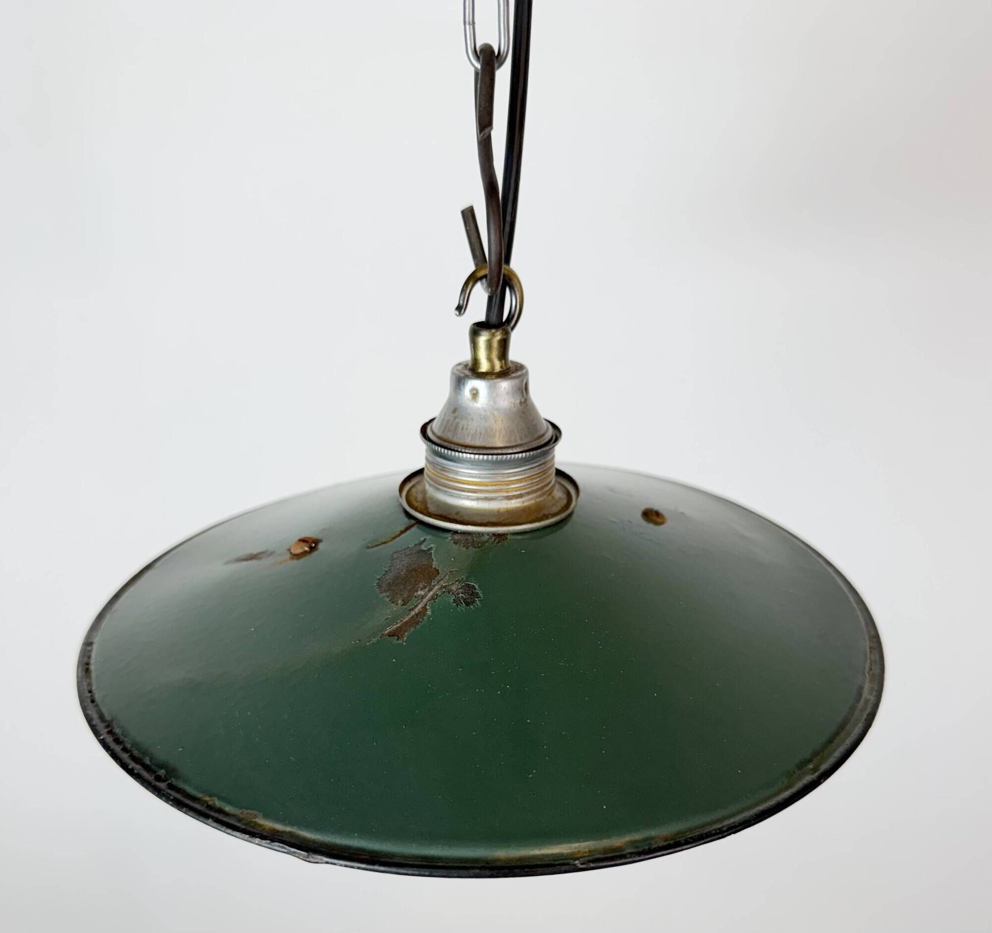 Lumière émaillée verte industrielle, années 1950