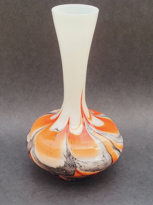 Vase vintage Italie par Carlo Moretti  1970 opaline orange noir