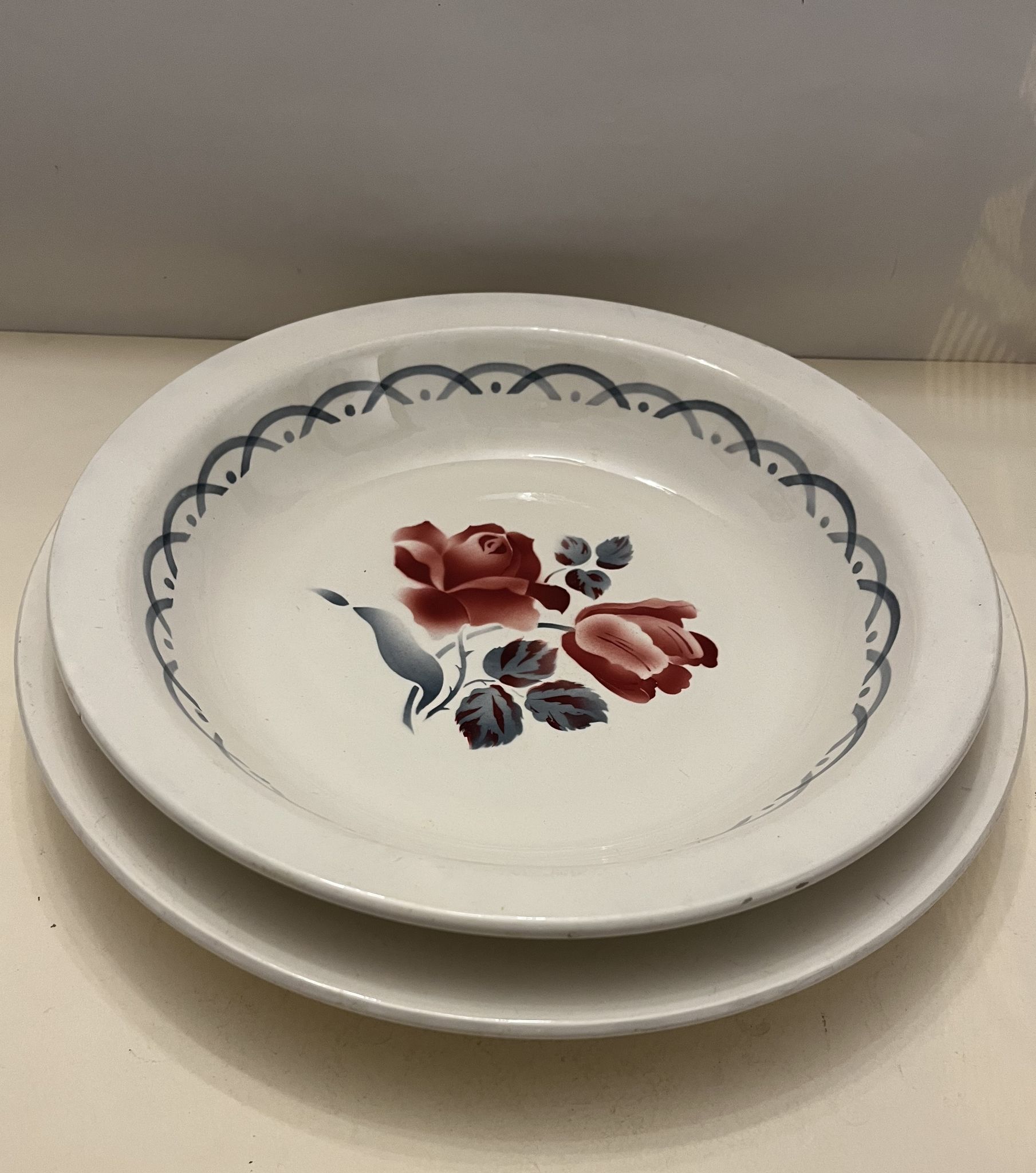 Set of two dishes