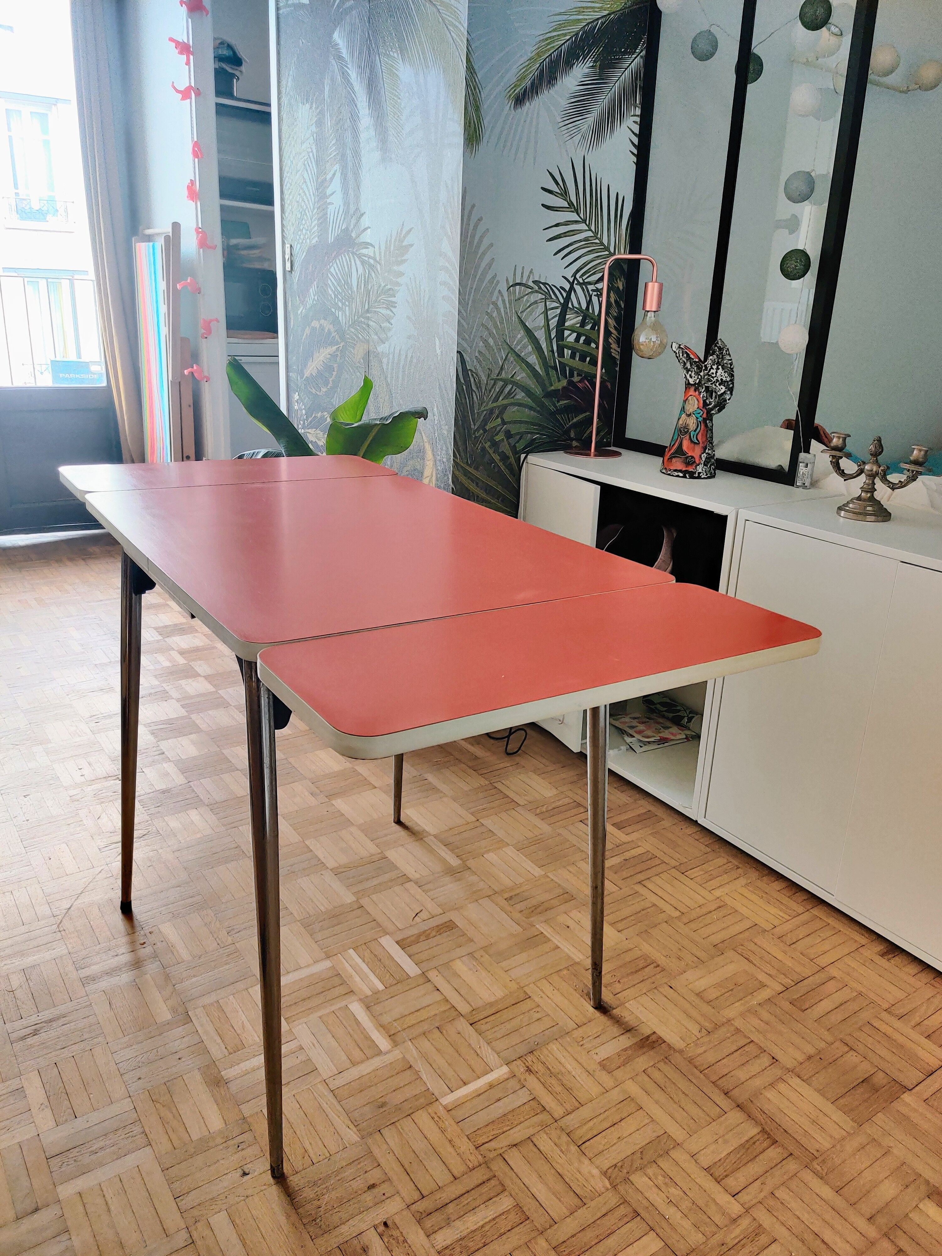 Table year 70 in orange Formica