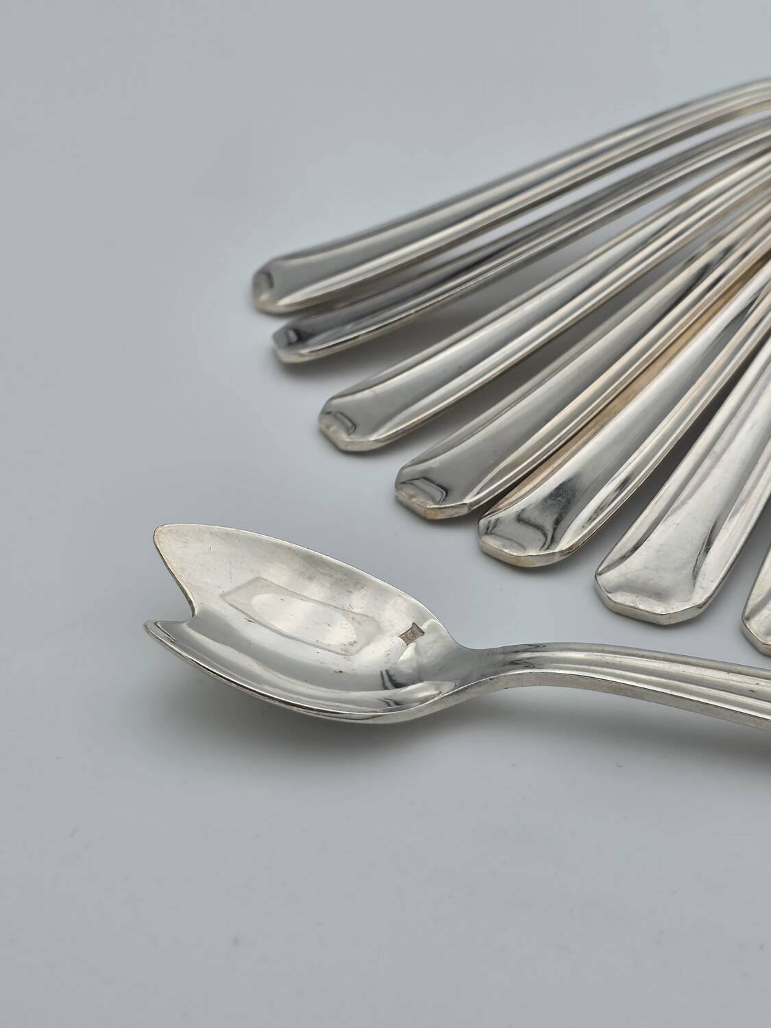 Set of twelve silver-plated metal spoons for oysters or sorbets