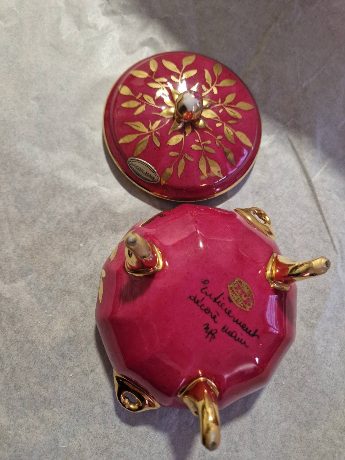 Jewellery box, vintage porcelain bonbonnière from Limoges.