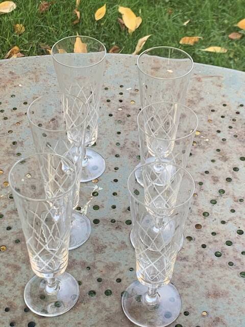 6 champagne flutes in glass and crystal, chiseled, vintage
