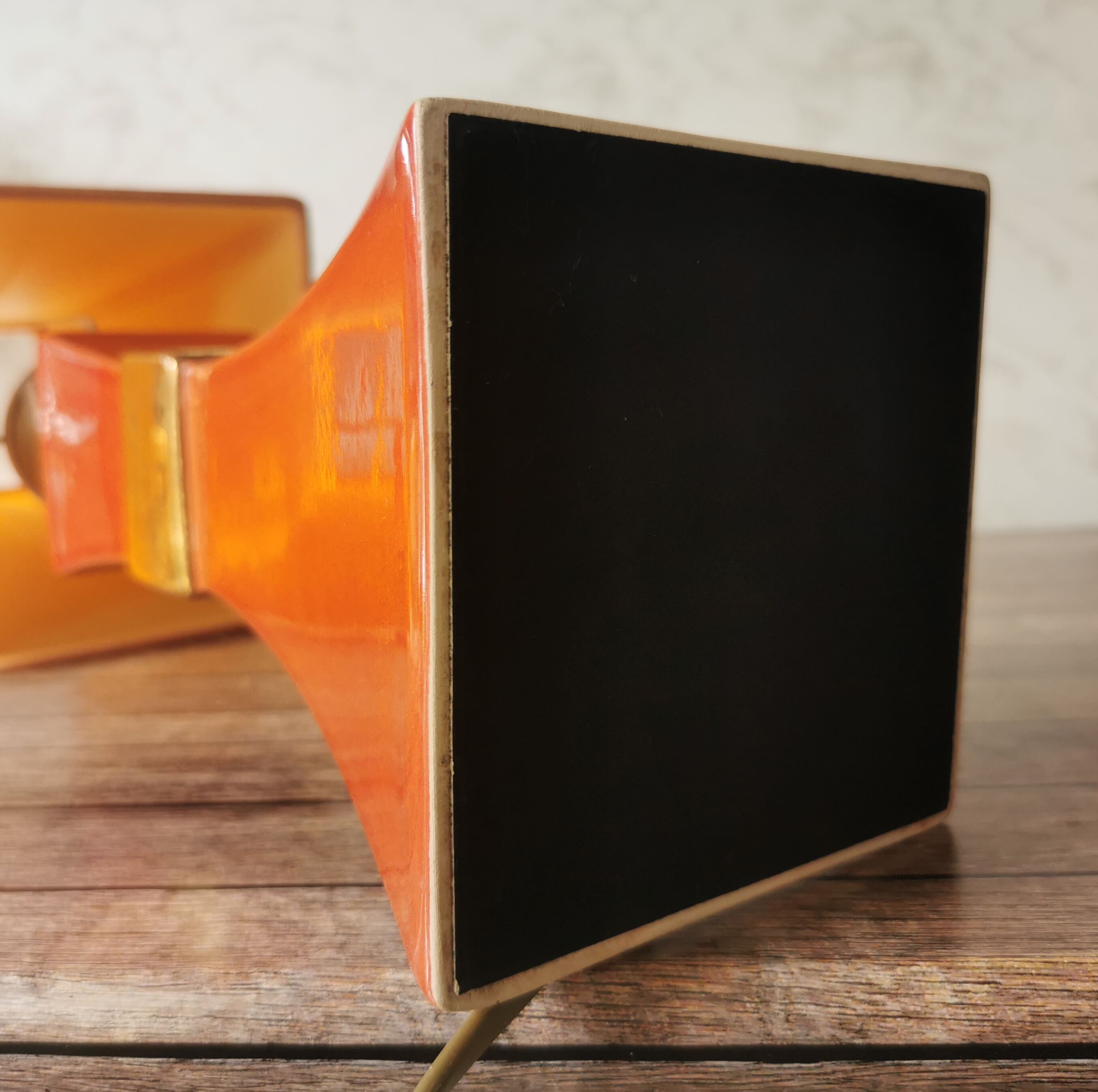 Coral lamp and gold house Le Dauphin