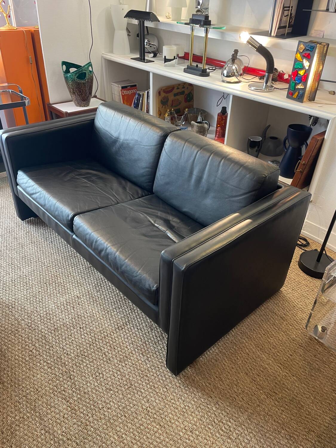 Leather sofa Mobilier International