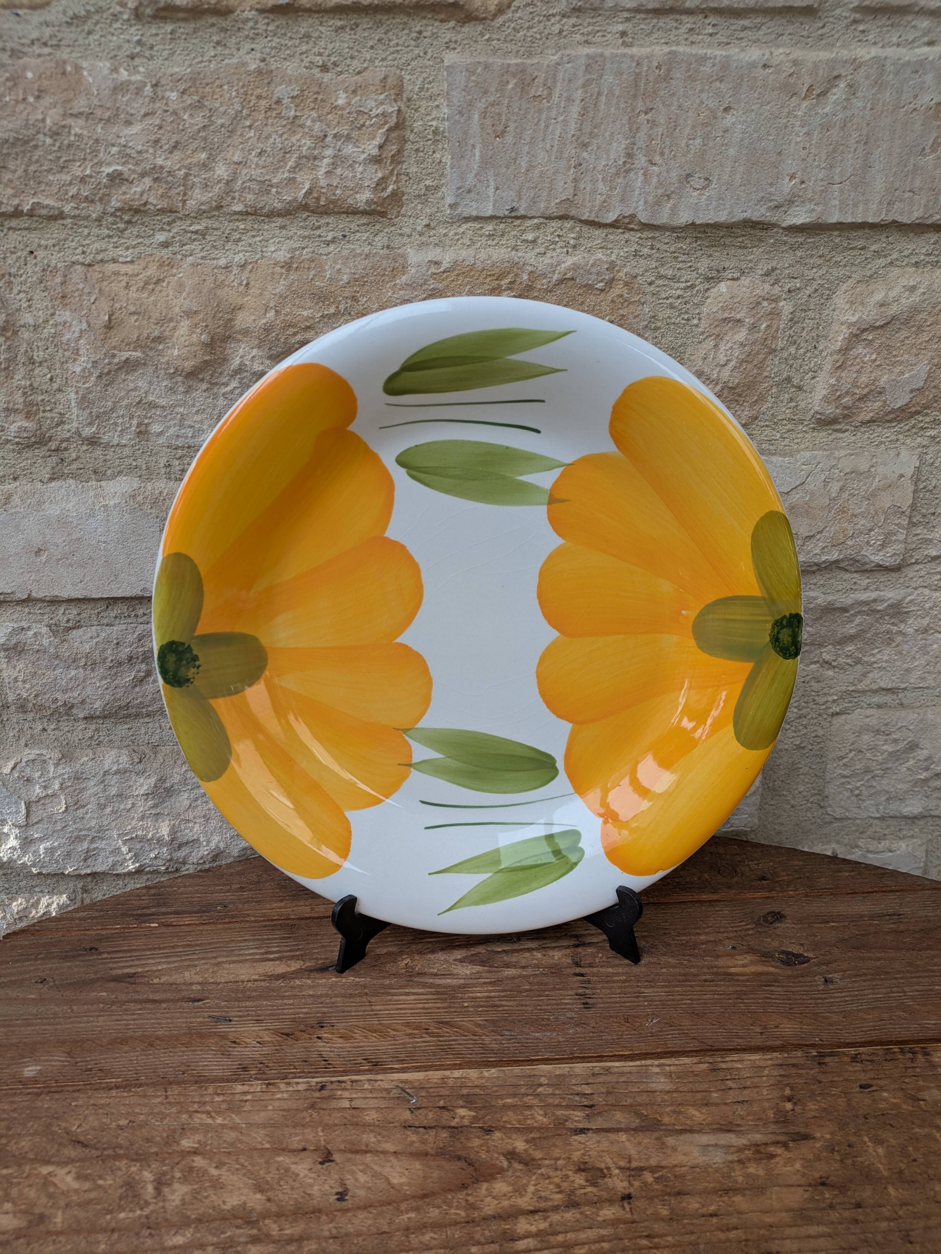 Round serving dish with hand-painted yellow flowers in ceramic TC Italy.
