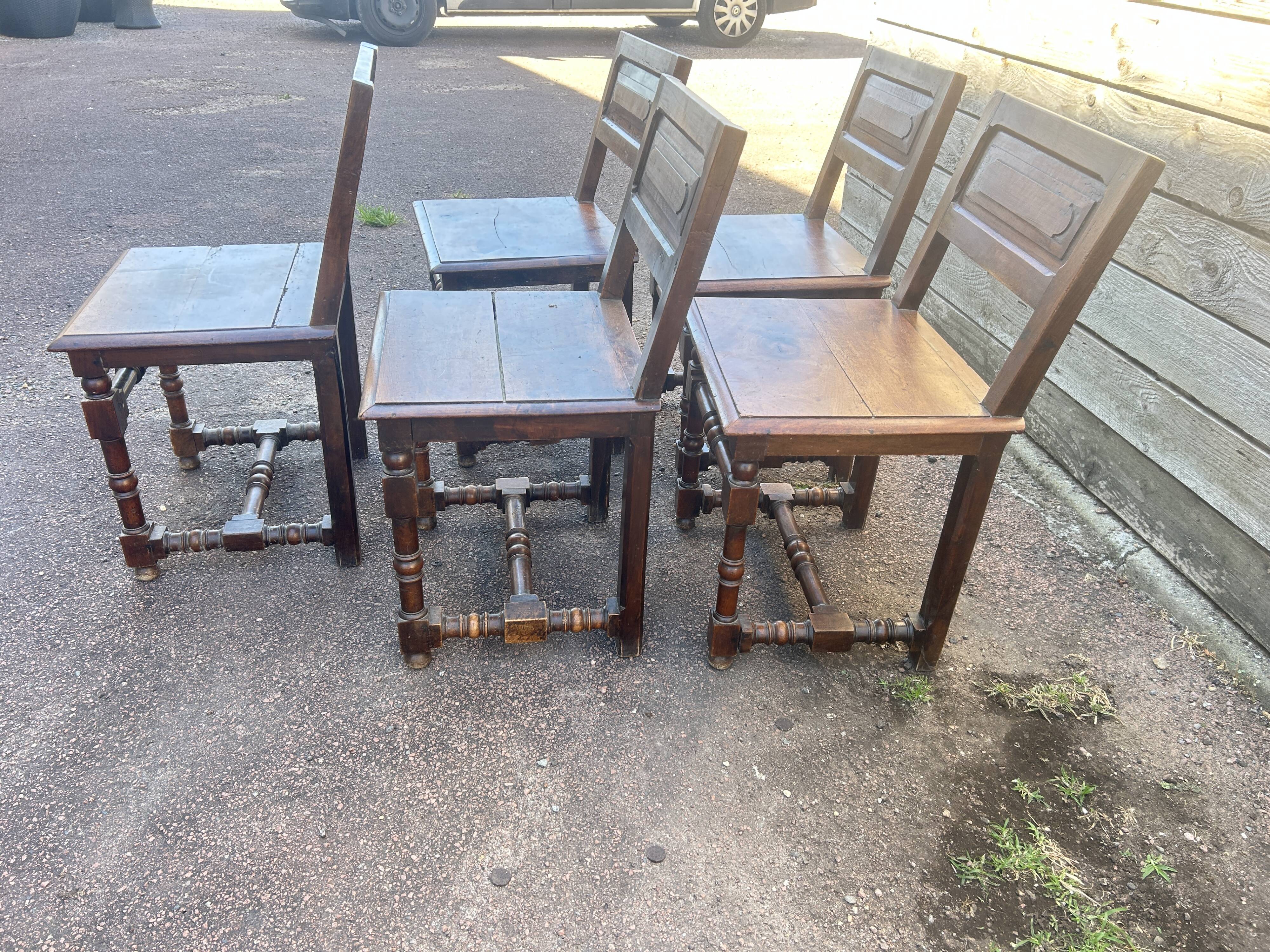 Lot de 5 Chaises en bois de style Louis XIII