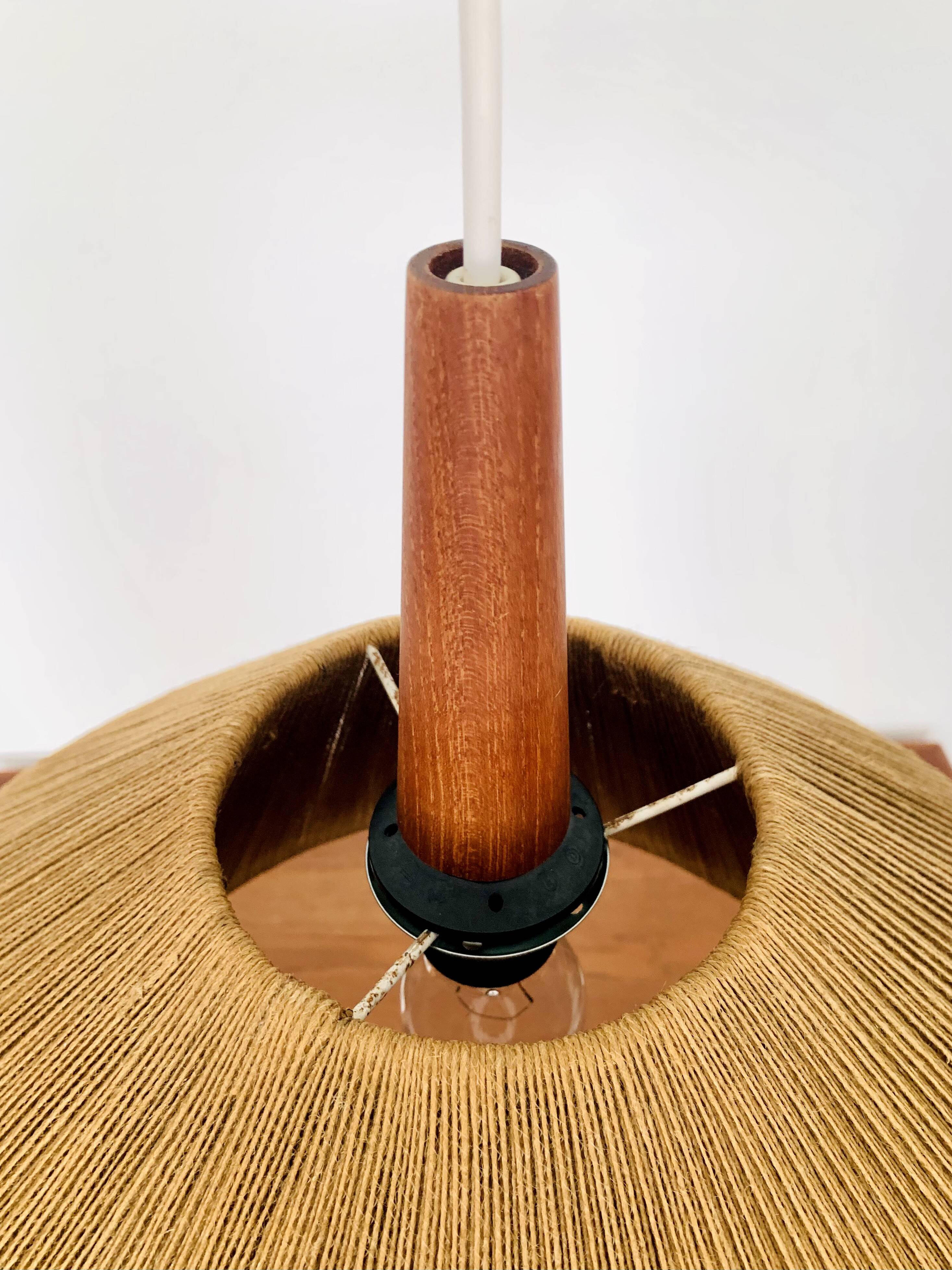 Suspension en teck et en raffia Bast par Temde