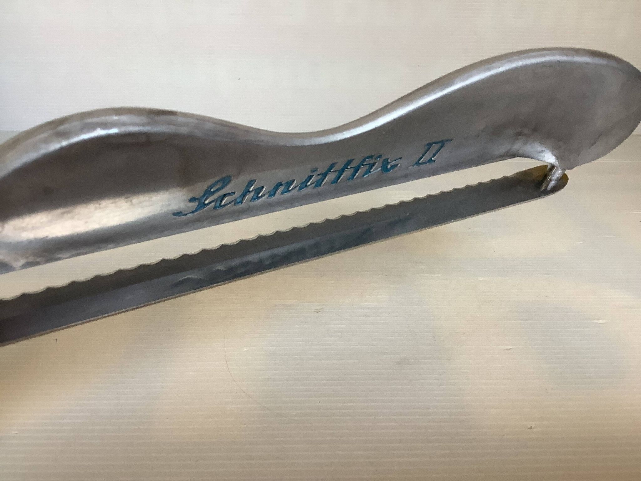 Ancien couteau à pain ou fromage schnittfix II année 60
