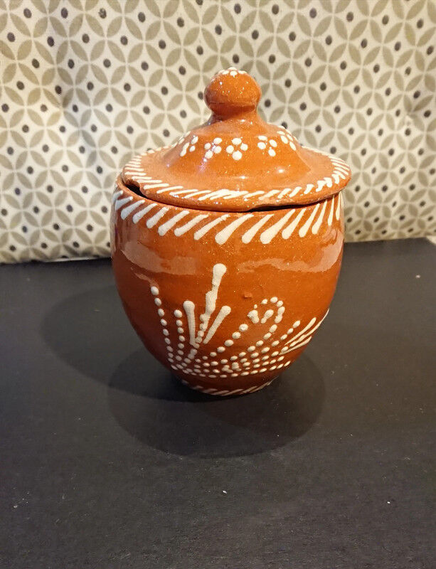 Sugar bowl and portuguese terracotta honey pot