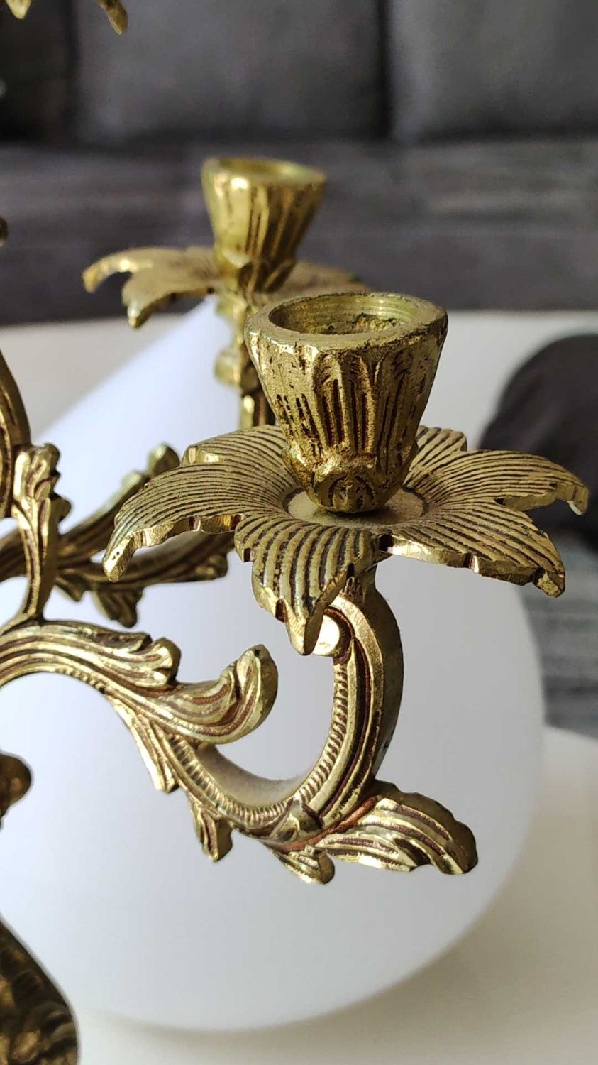 Old chandelier with 5 branches, decorated with Rinceaux, Louis XV / Rocaille style. In gilded bronze
