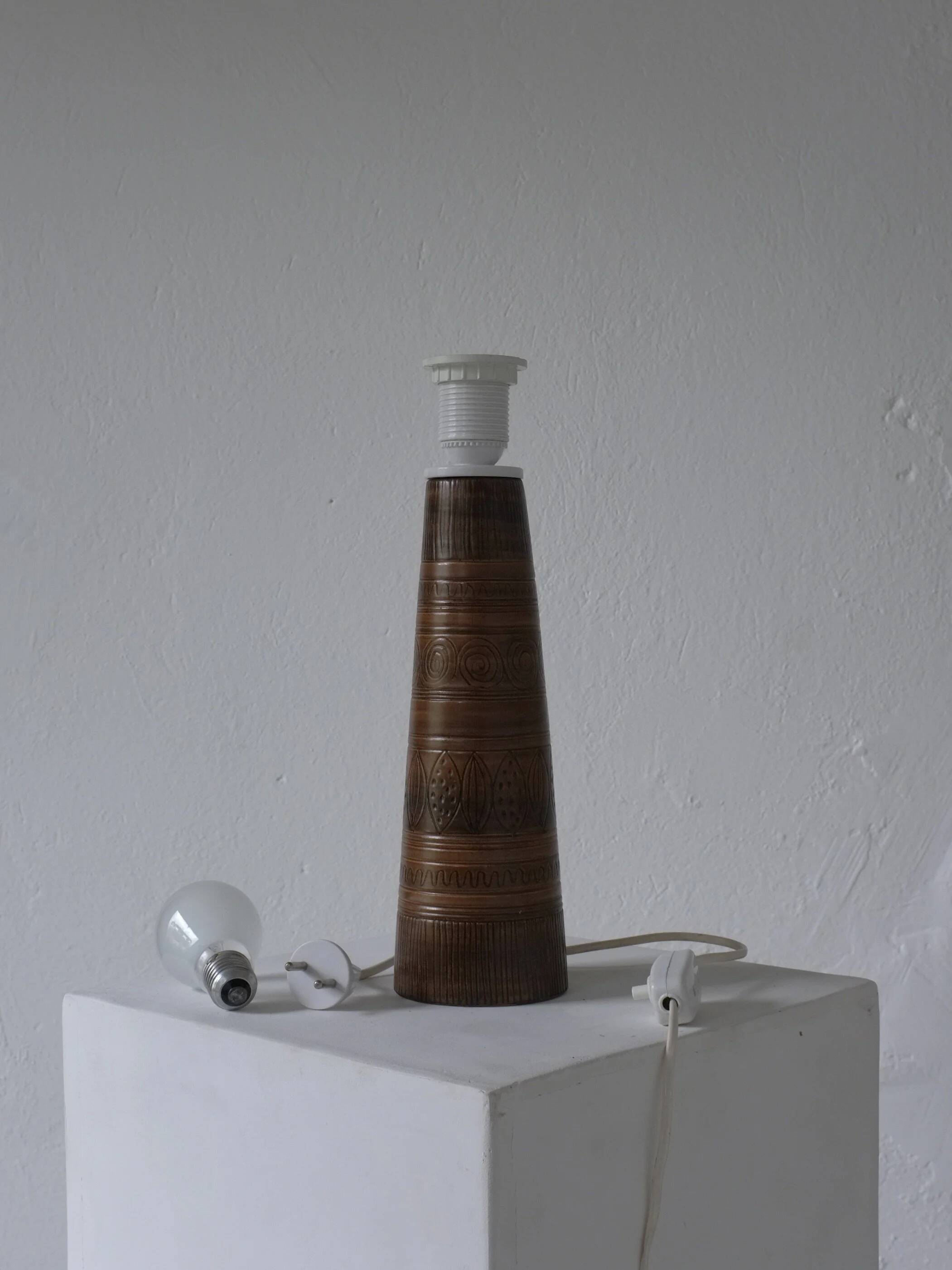 Grand pied de lampe de table en grès | Irma Yourstone | Suède | Années 1960