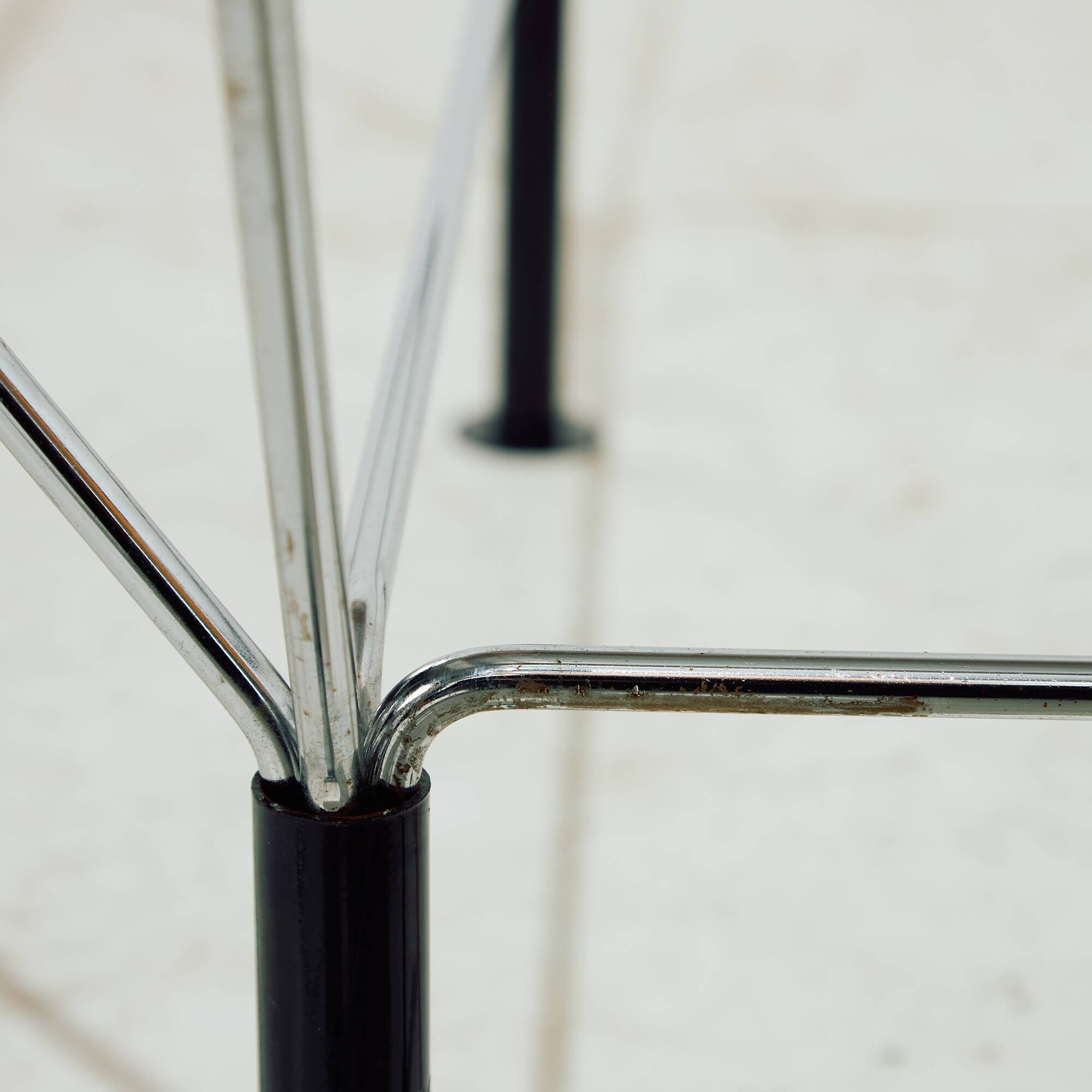 MK10078 Metal and glass coffee table by Niels Bendtsen