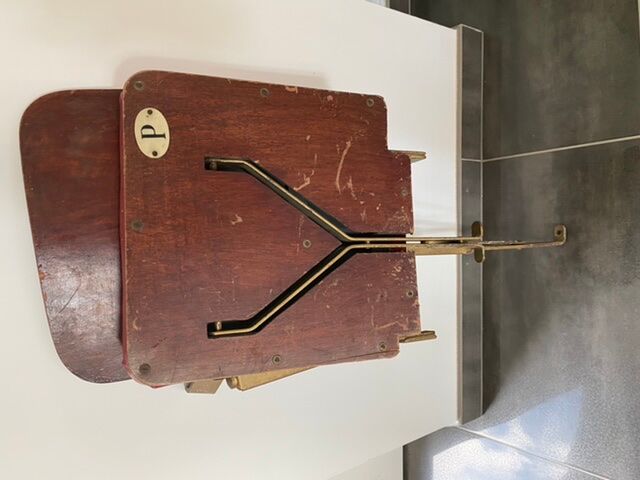 Strapontin armchair showroom