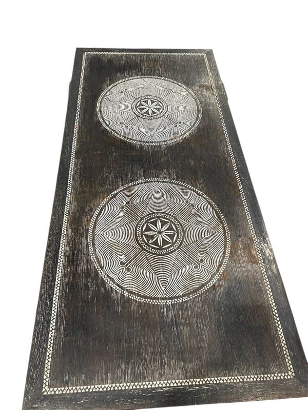 Ensemble de meubles africanistes – Bois sculpté et incrustations décor