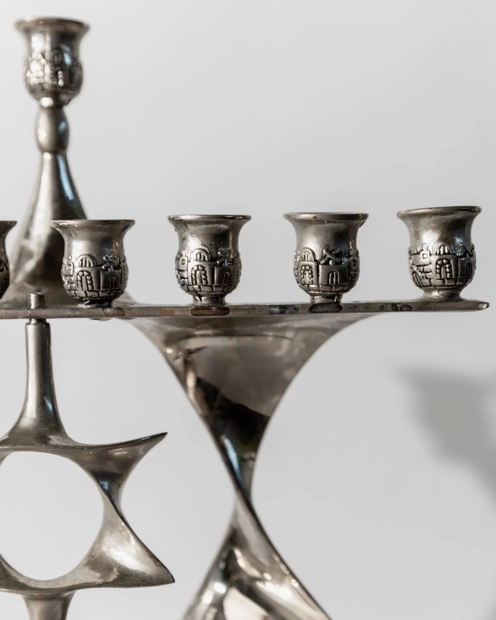 Vintage 1960s silver-plated menorah for Hanukkah, Mid-Century design with rotating Star of David, Judaica decoration, elegant gift idea.