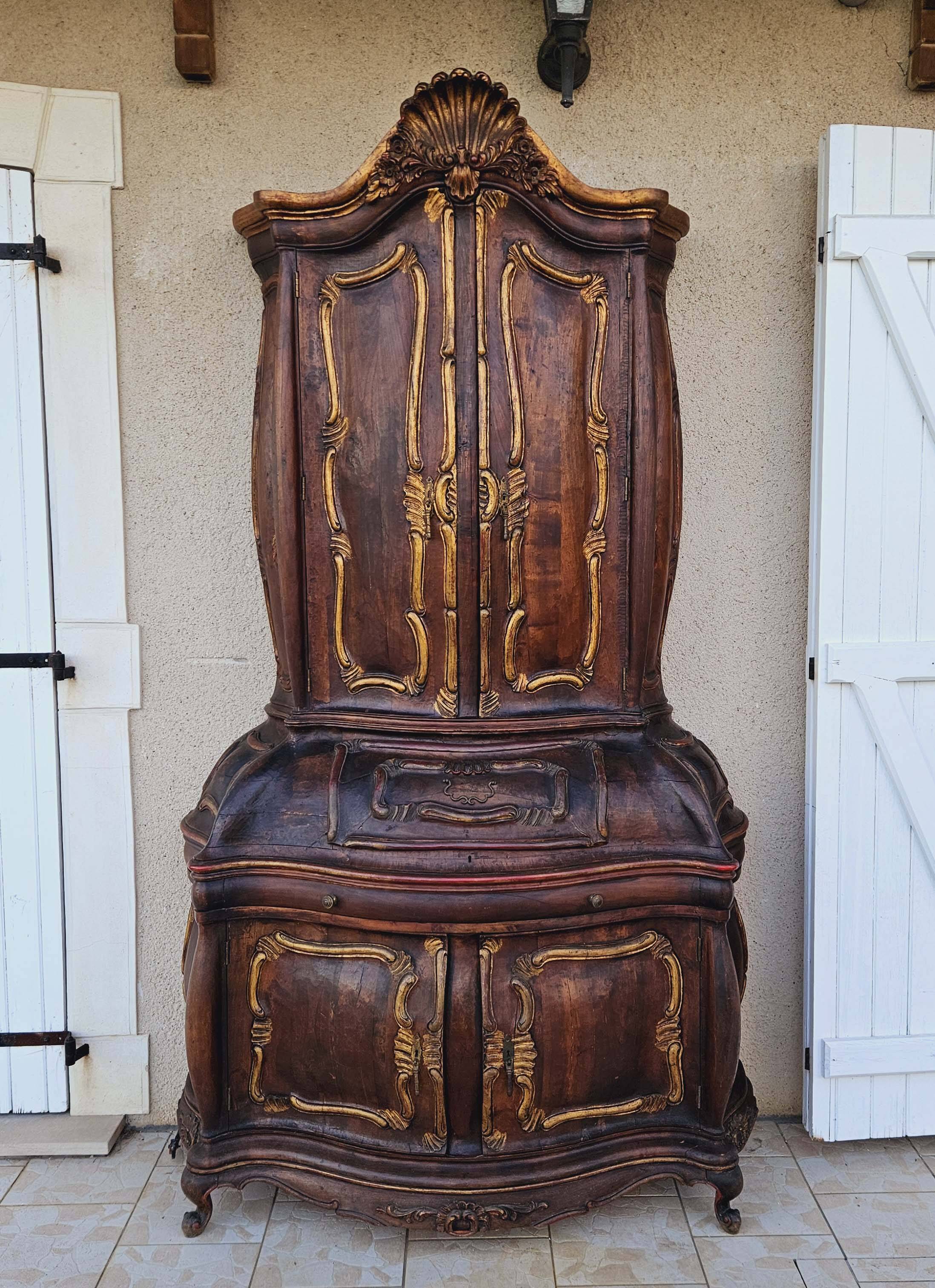 Rounded buffet in venetian baroque style