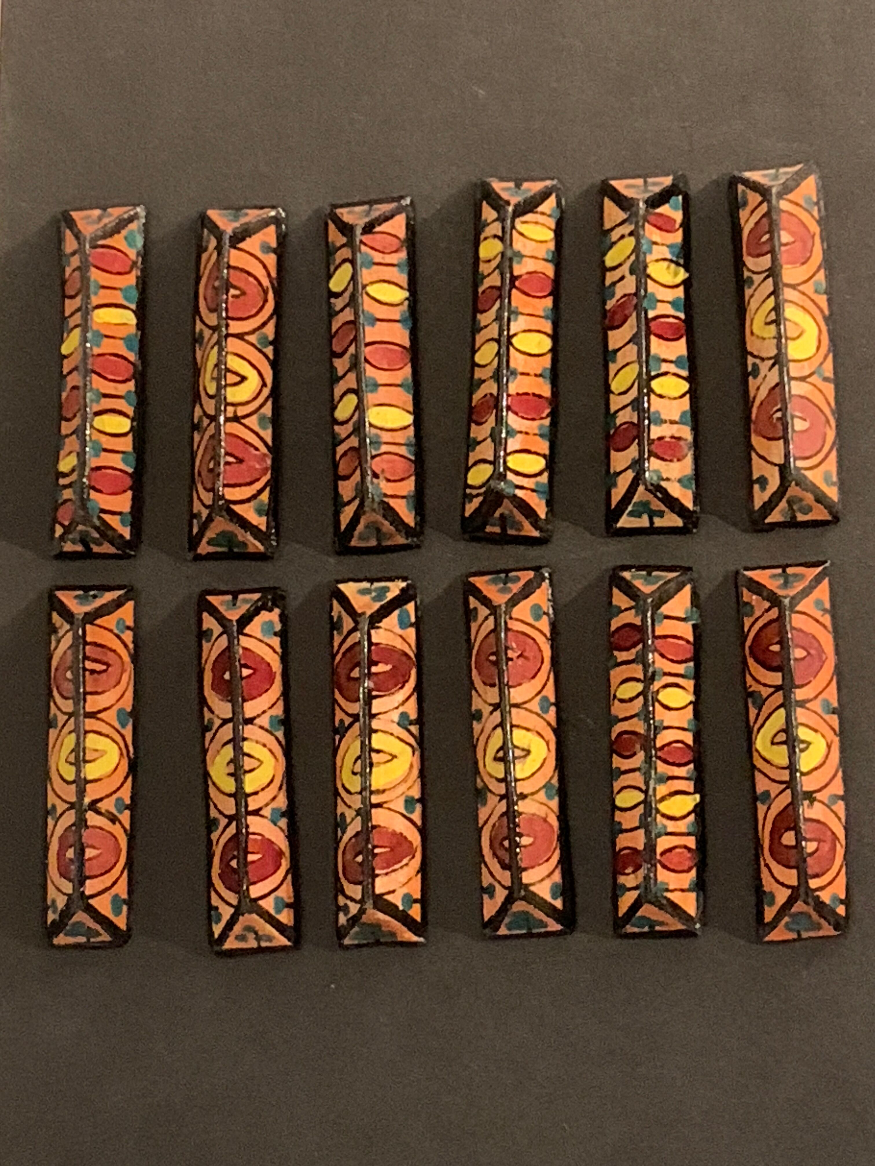 12 carries polychrome ceramic knives