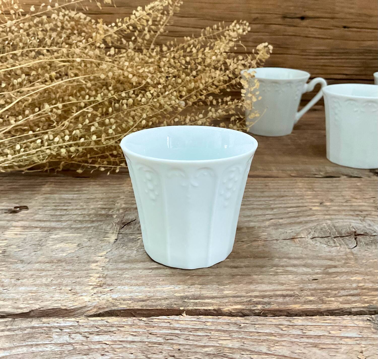 4 tasses vintage porcelaine blanche