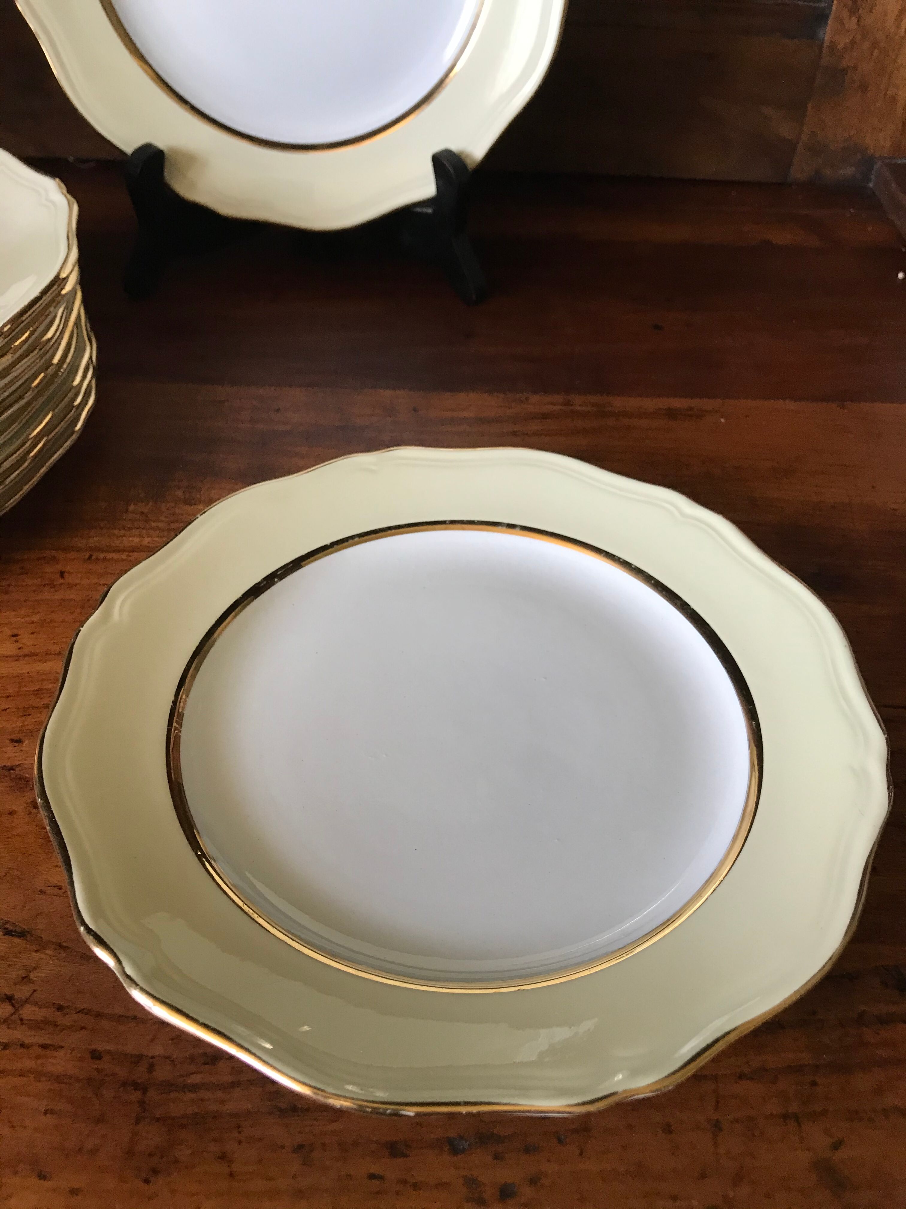 10 Saint Amand dessert plates