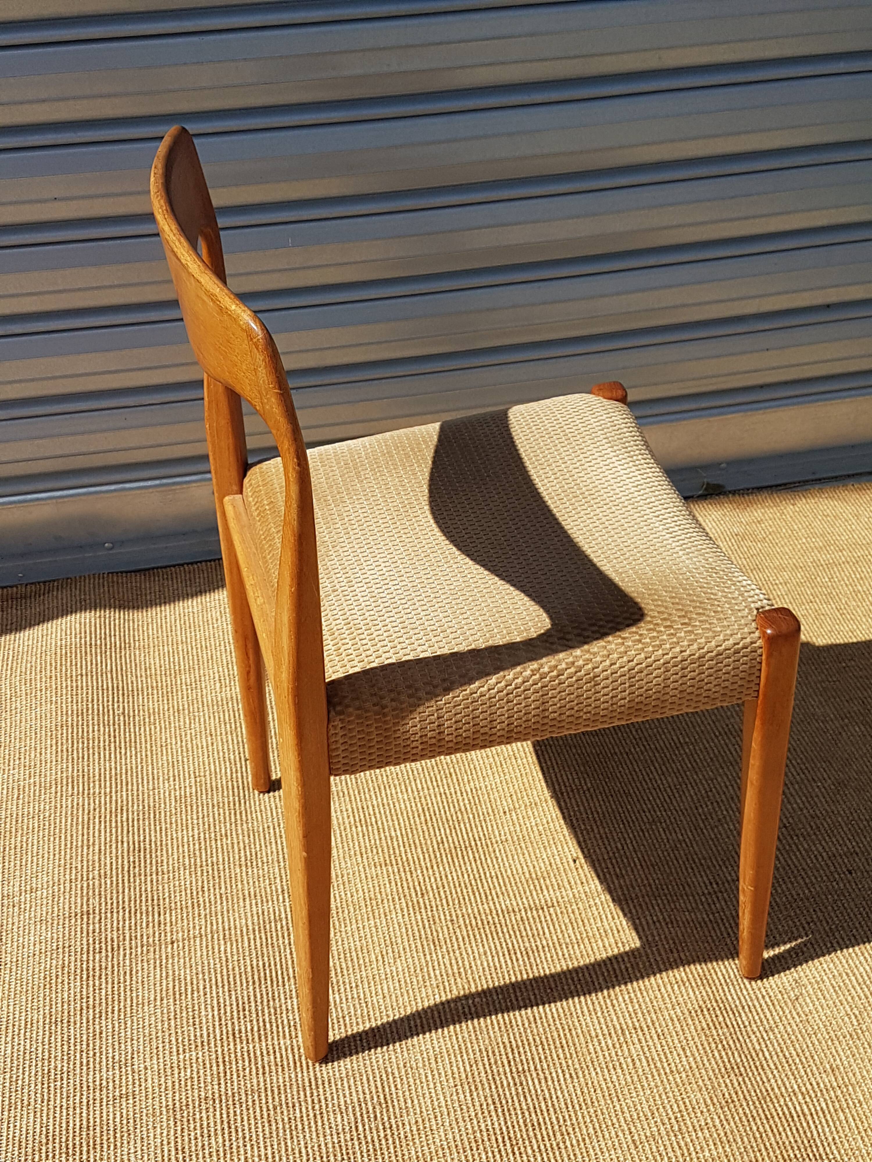 Suite of five Scandinavian chairs Roche Bobois