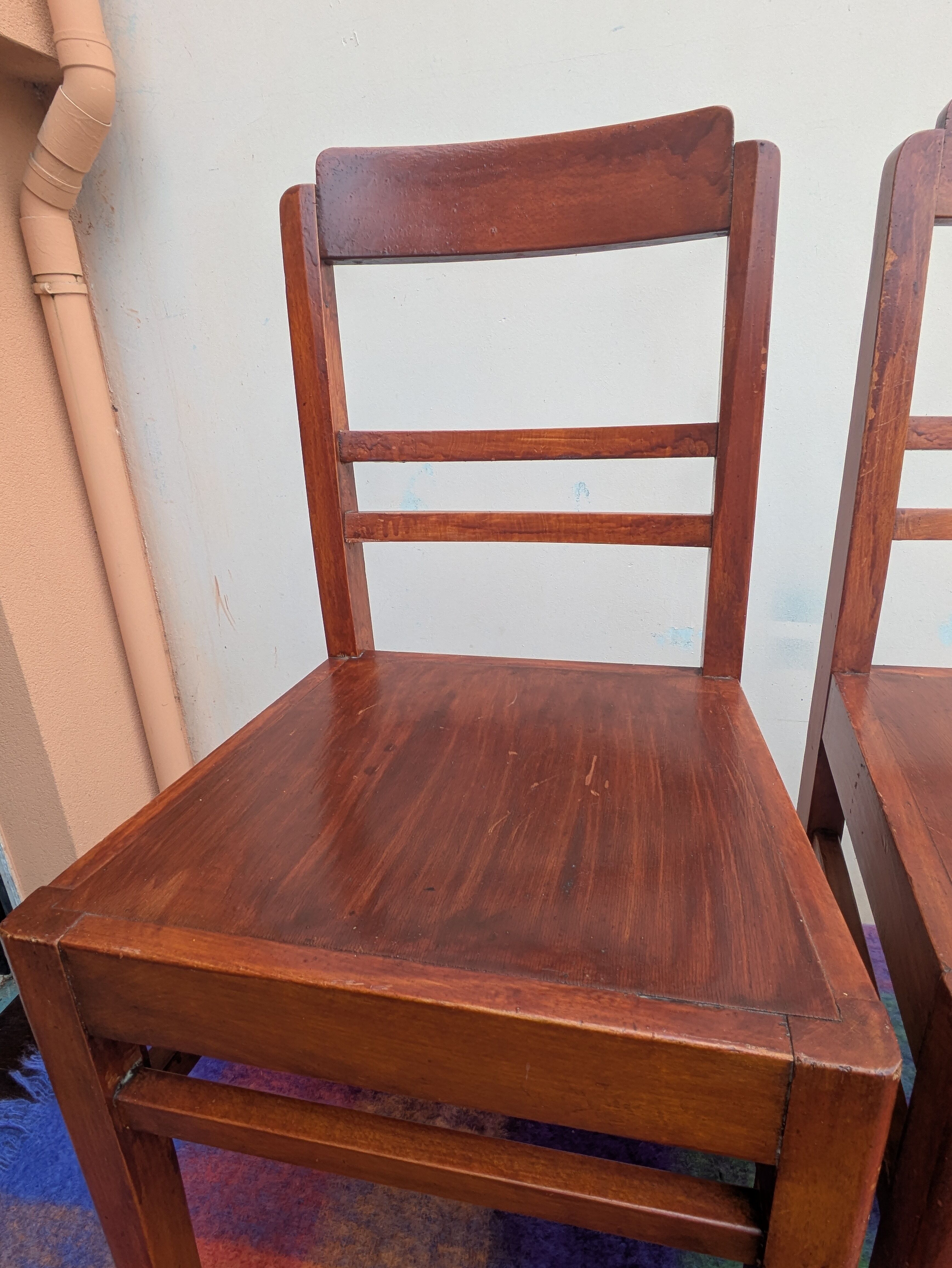 Lot de 3 chaises anciennes estampillé PTT