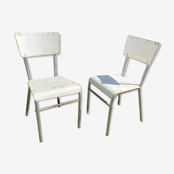 Pair of chairs in patinated white wood and metal structure