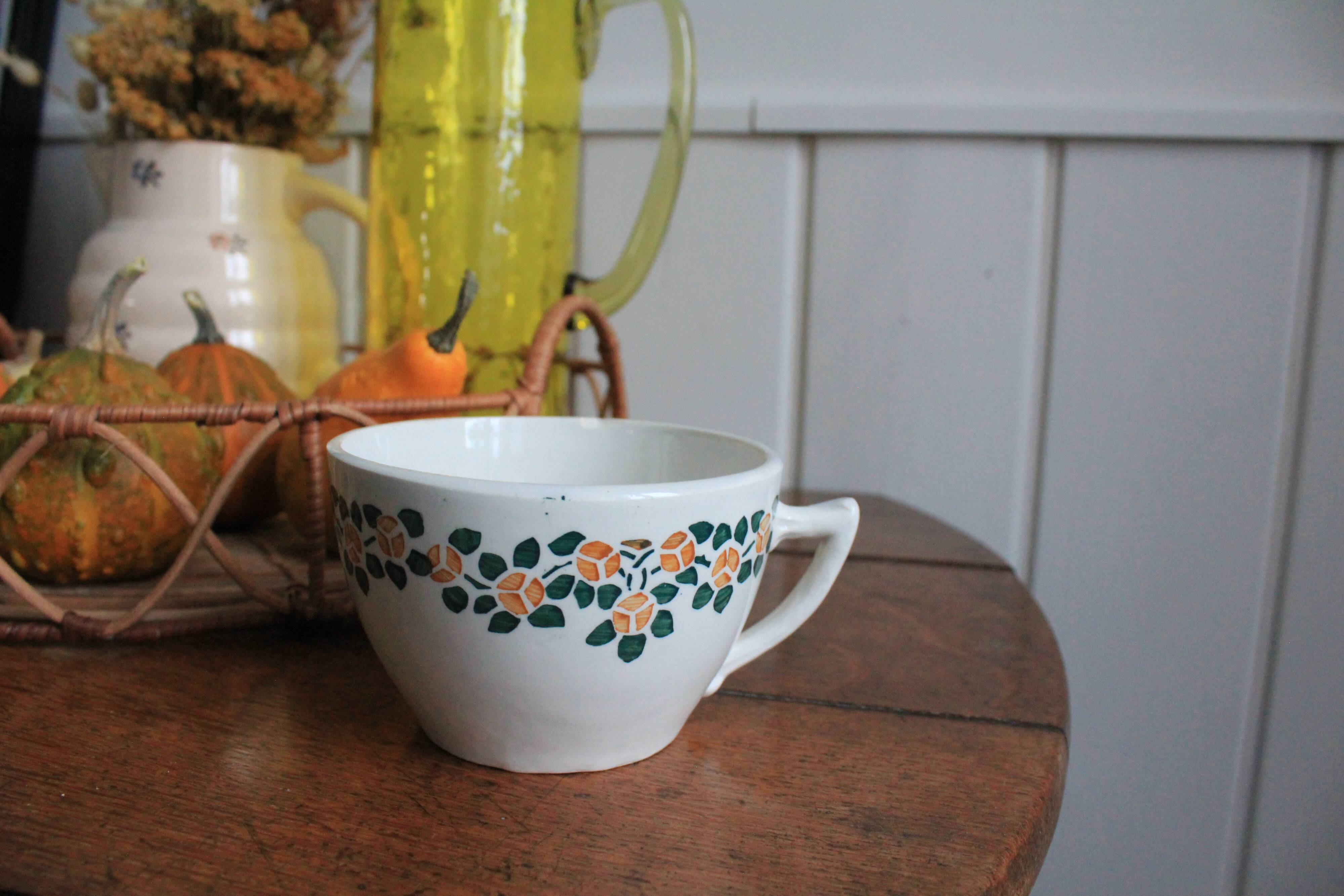 Large cup from the Faïencerie Nouvelle Givors model Rita.