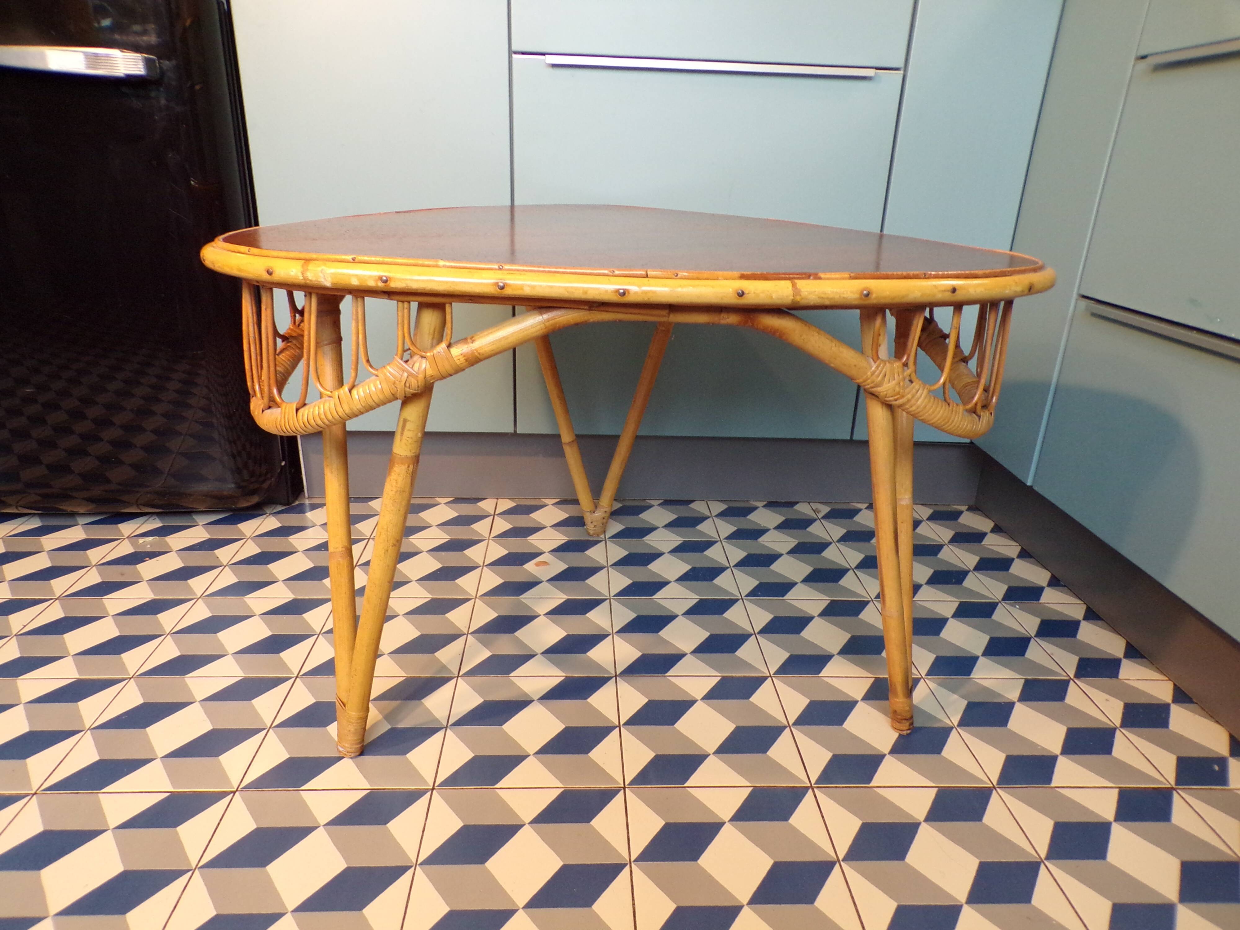 Tripod rattan coffee table, 79 cm per side