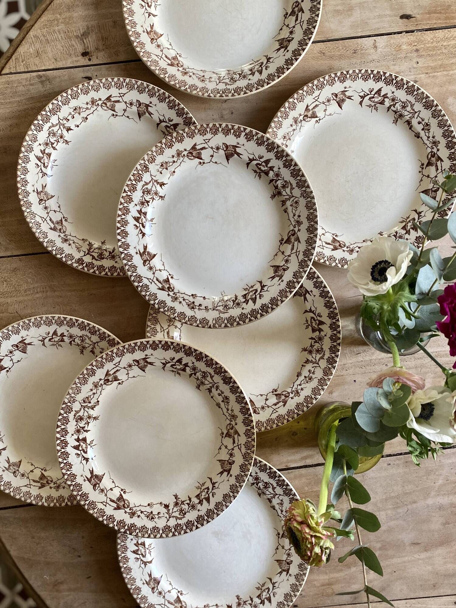 Set of 8 old flat plates in iron earth, decorations of HBC swallows