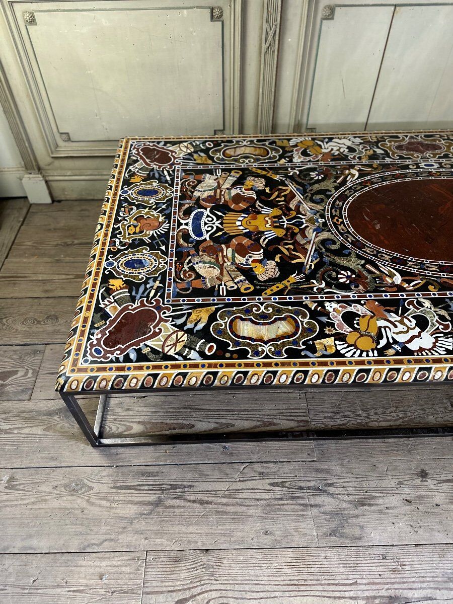 Table basse en marqueterie de marbre vers 1990