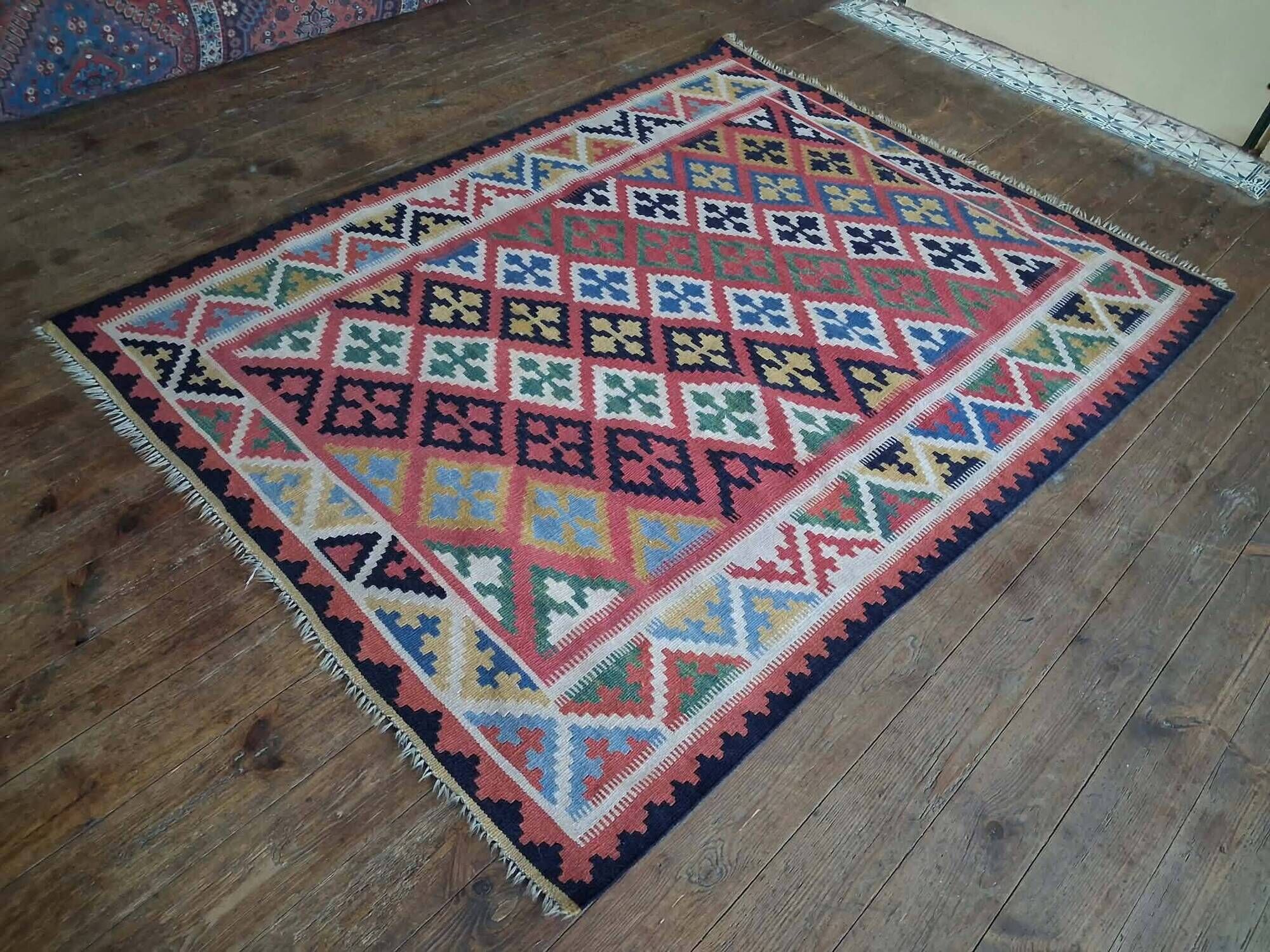 Handmade Persian Qashqai rug 180x135cm
