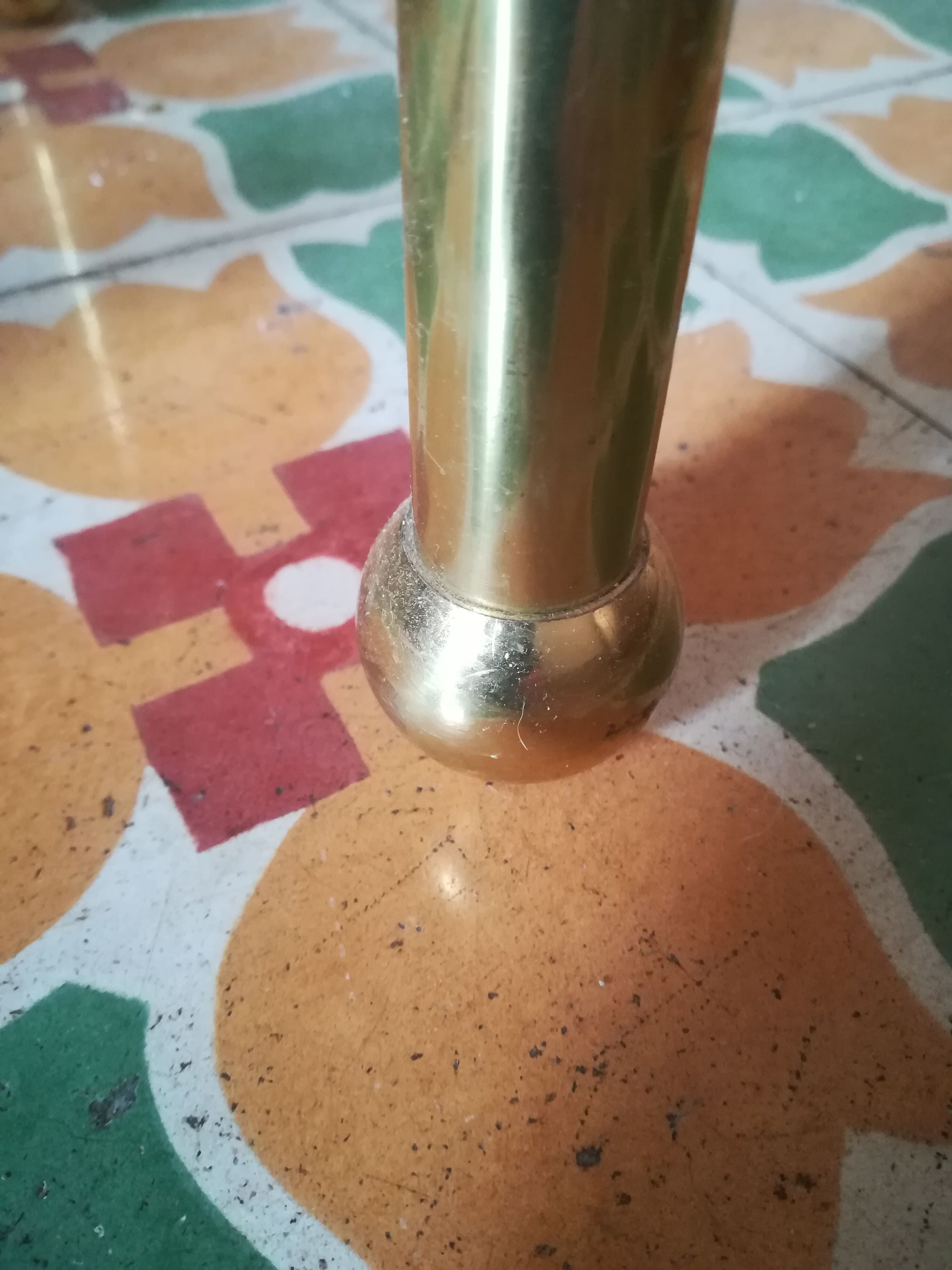 Table d'appoint en laiton et marbre