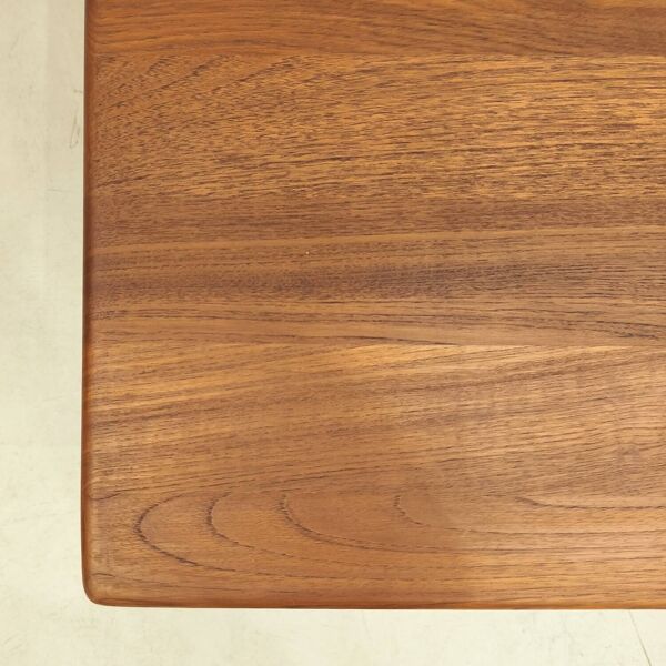 Table basse en teck massif design Niels Bach, production Danoise